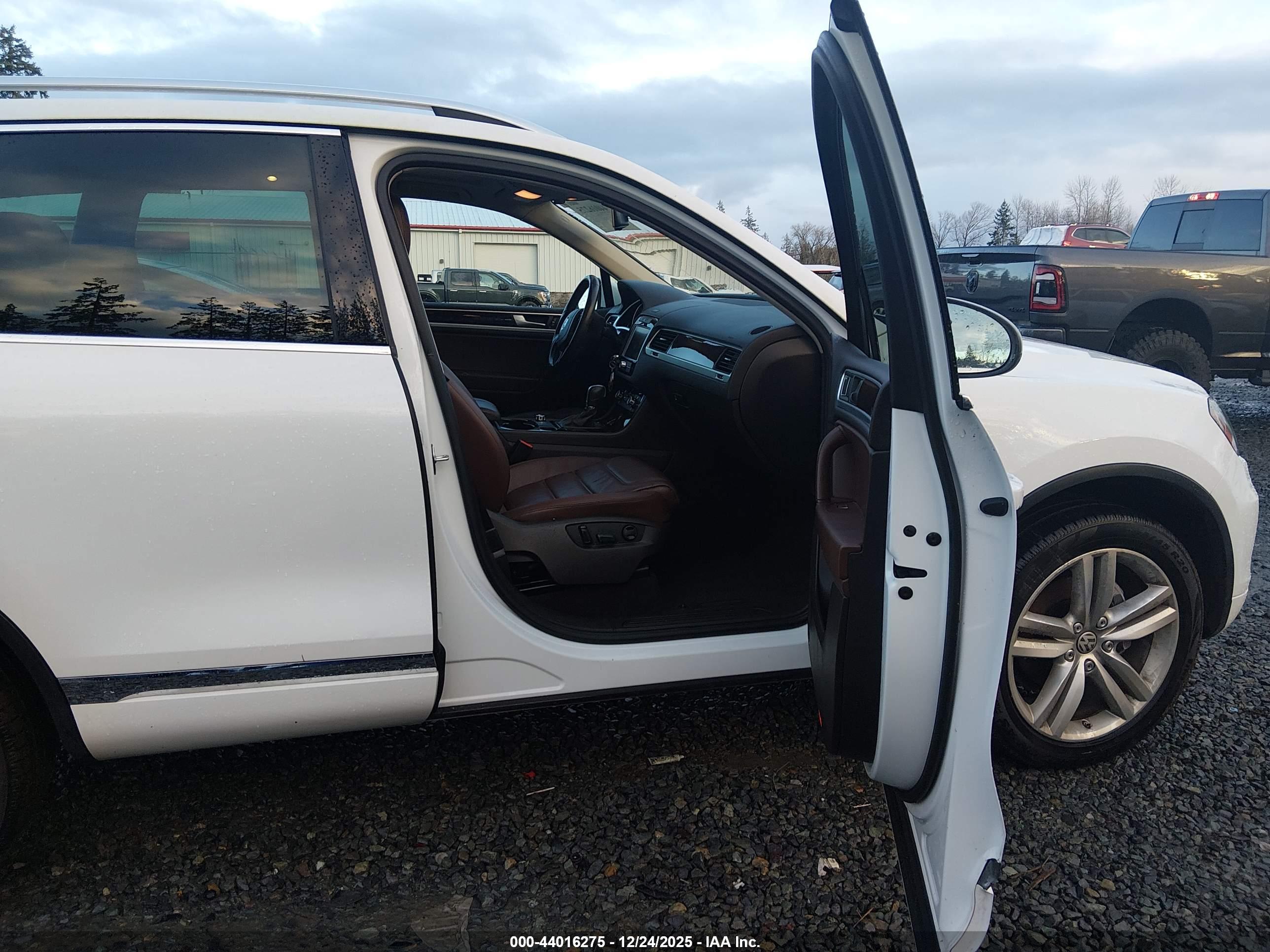 VOLKSWAGEN TOUAREG image 5