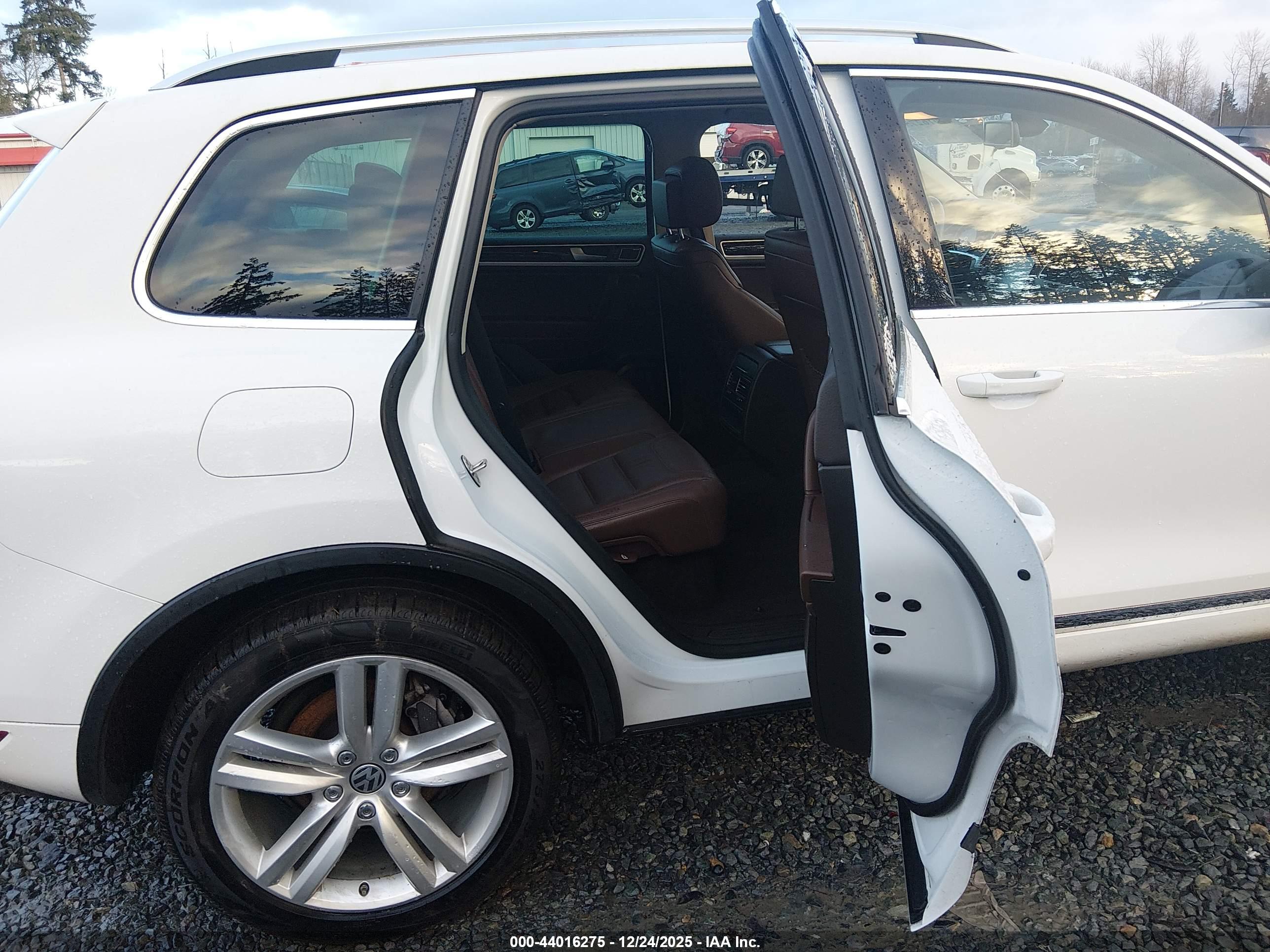 VOLKSWAGEN TOUAREG image 8