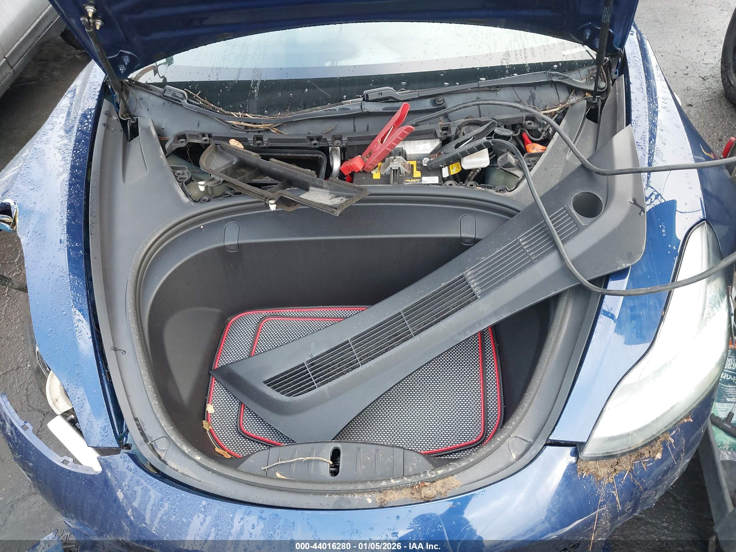 TESLA MODEL image 10