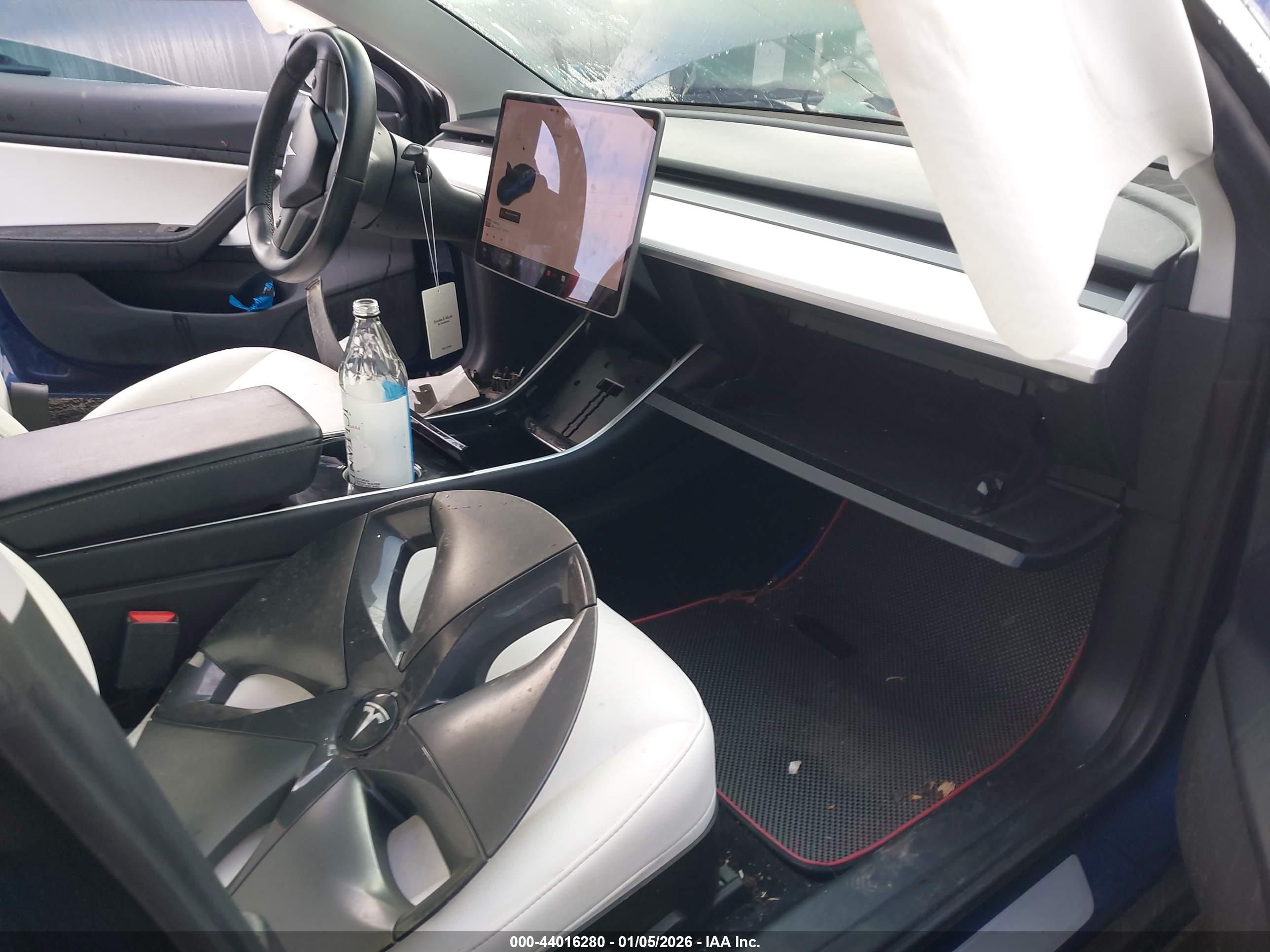 TESLA MODEL image 5