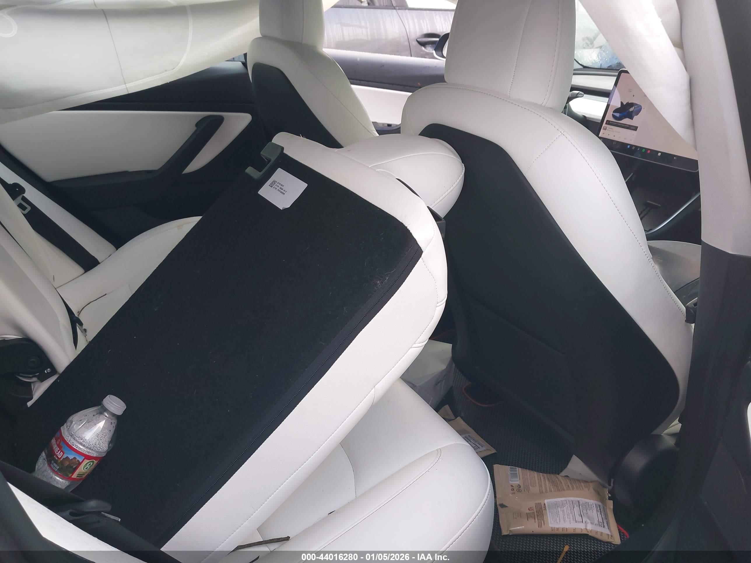 TESLA MODEL image 8