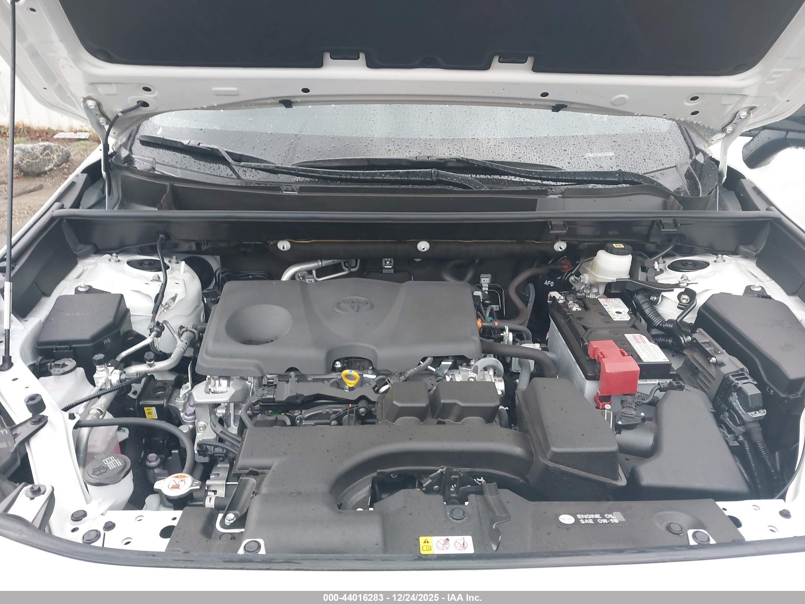 TOYOTA RAV4 image 10