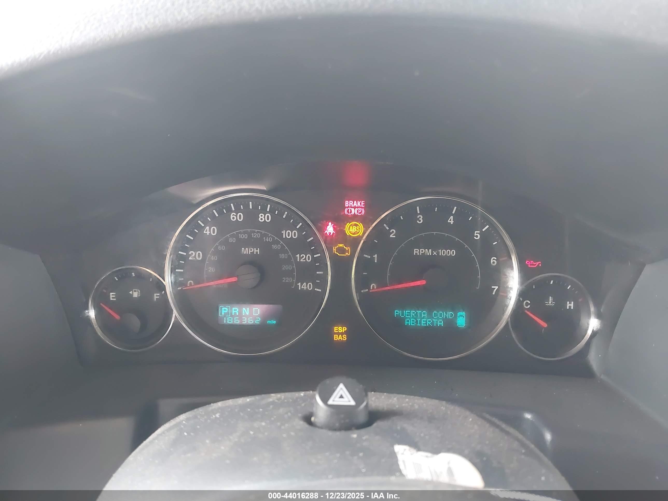 JEEP COMMANDER image 7