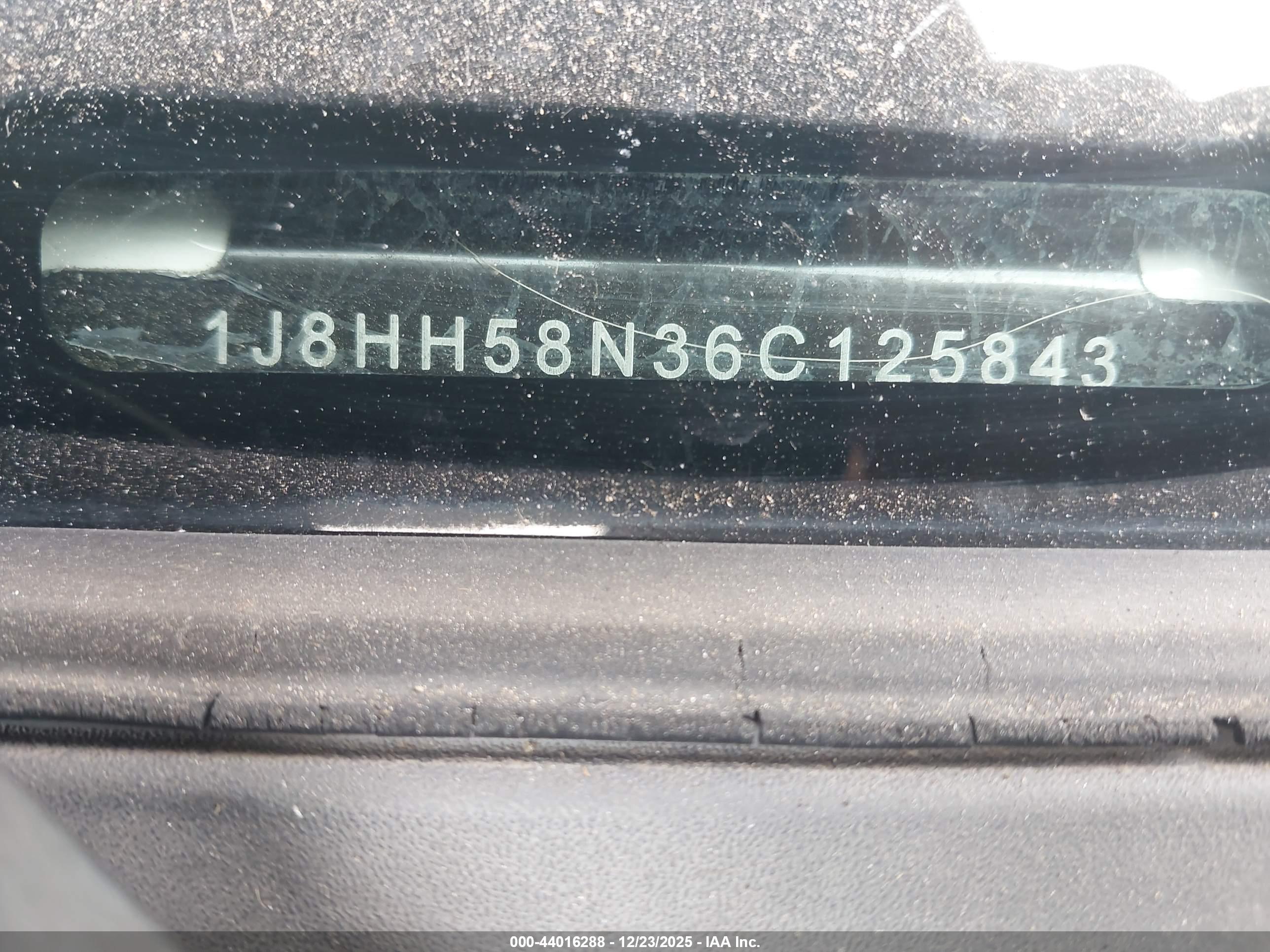 JEEP COMMANDER image 9