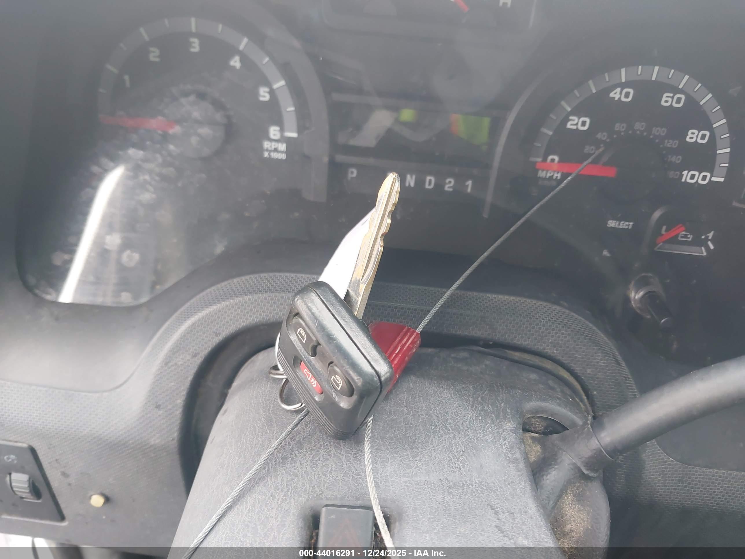FORD E-150 image 11