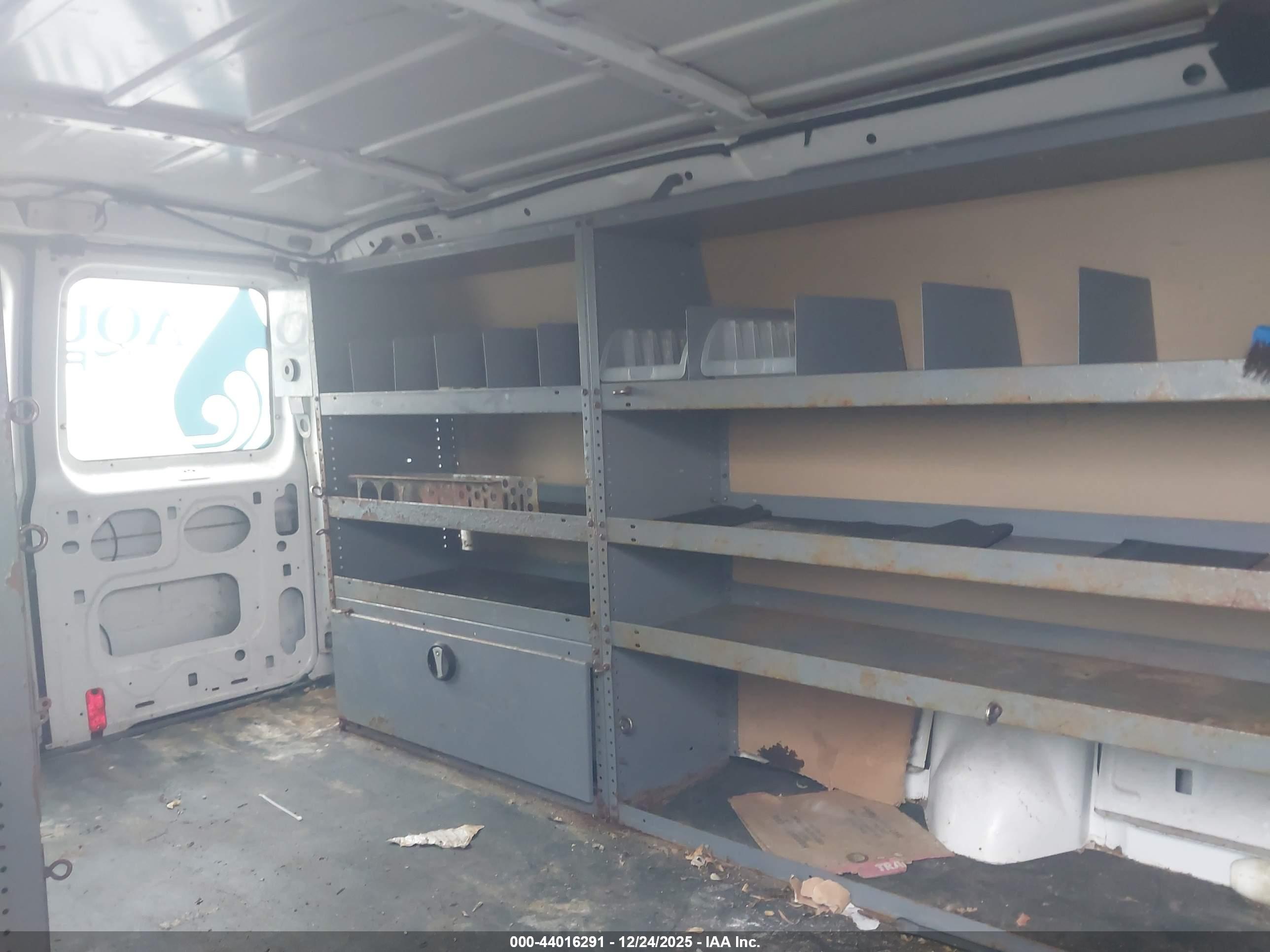 FORD E-150 image 8