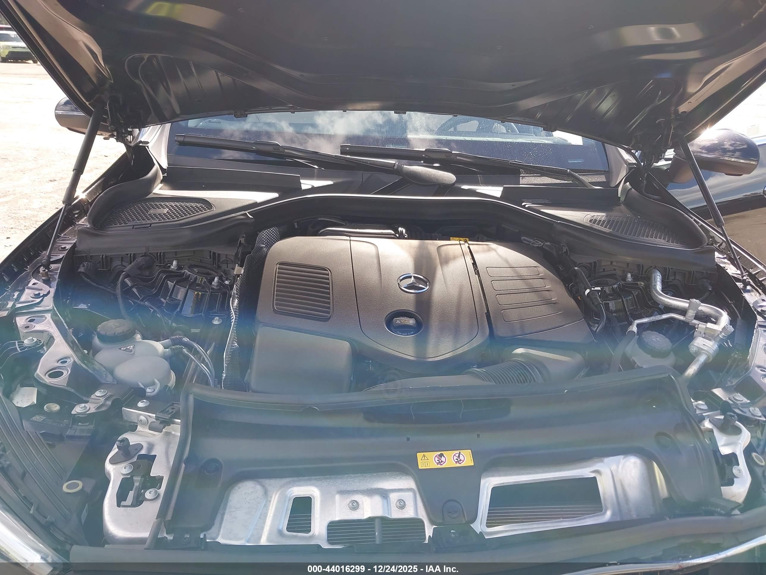 MERCEDES-BENZ GLC image 10
