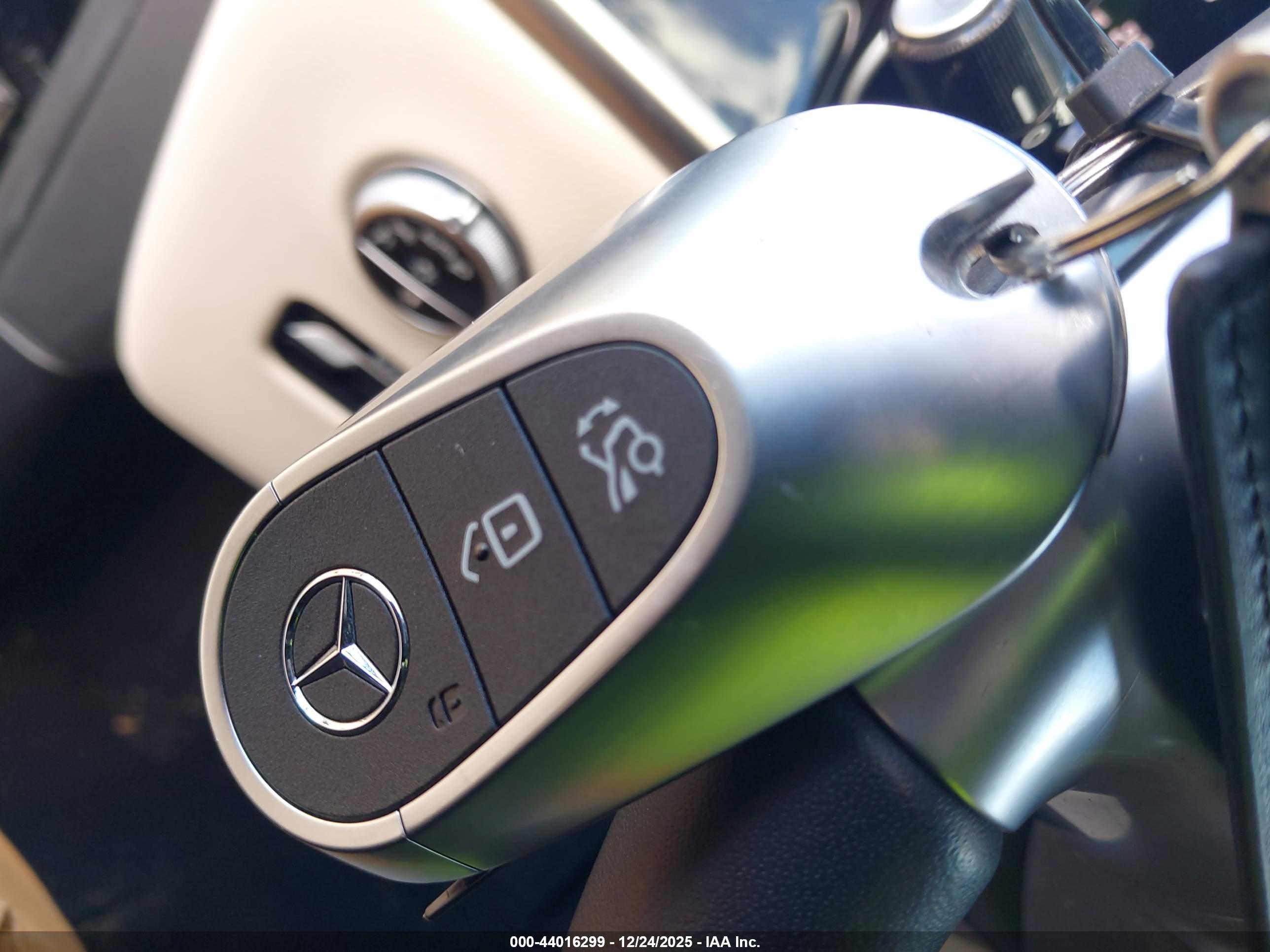 MERCEDES-BENZ GLC image 11