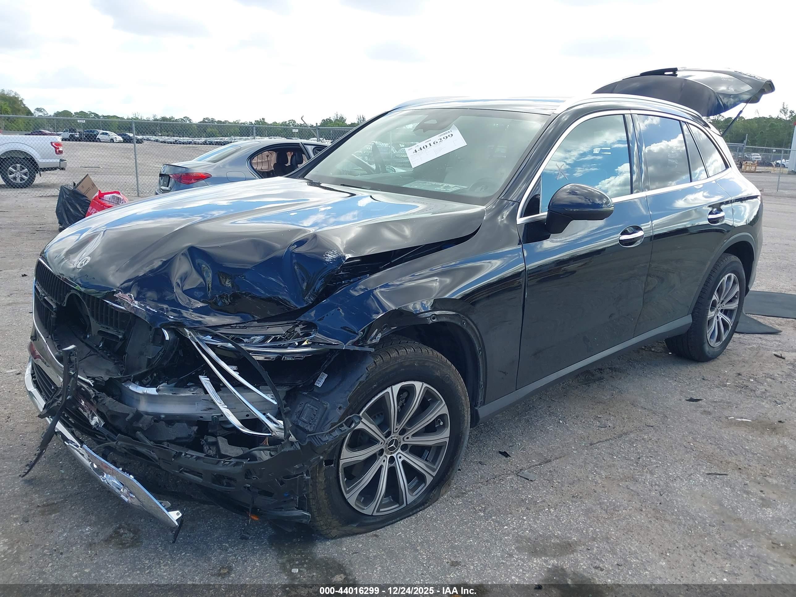 MERCEDES-BENZ GLC image 2