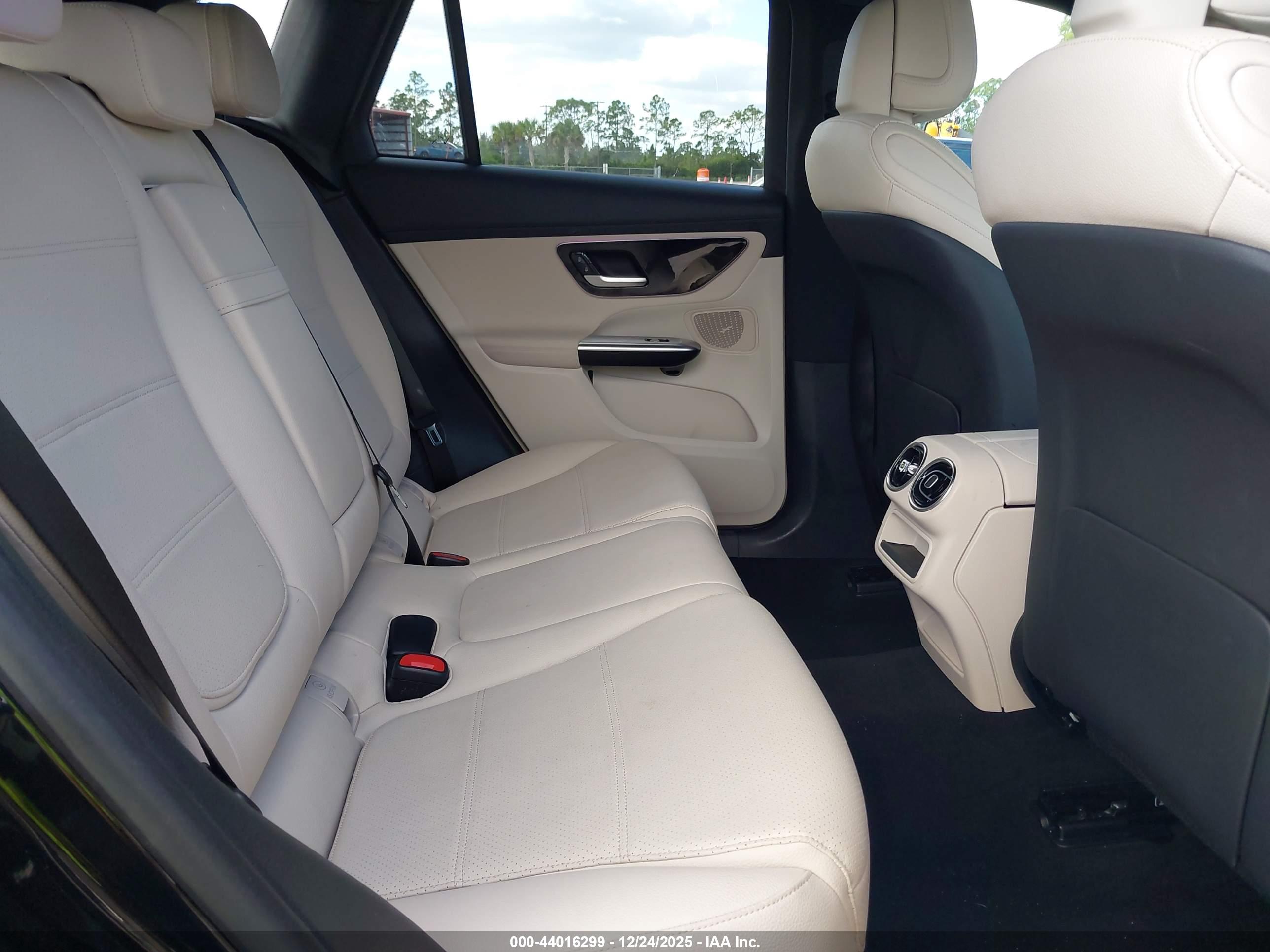 MERCEDES-BENZ GLC image 8