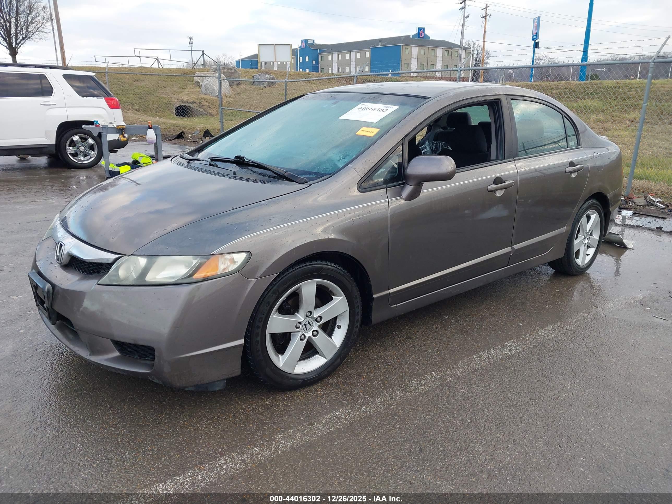 HONDA CIVIC image 2