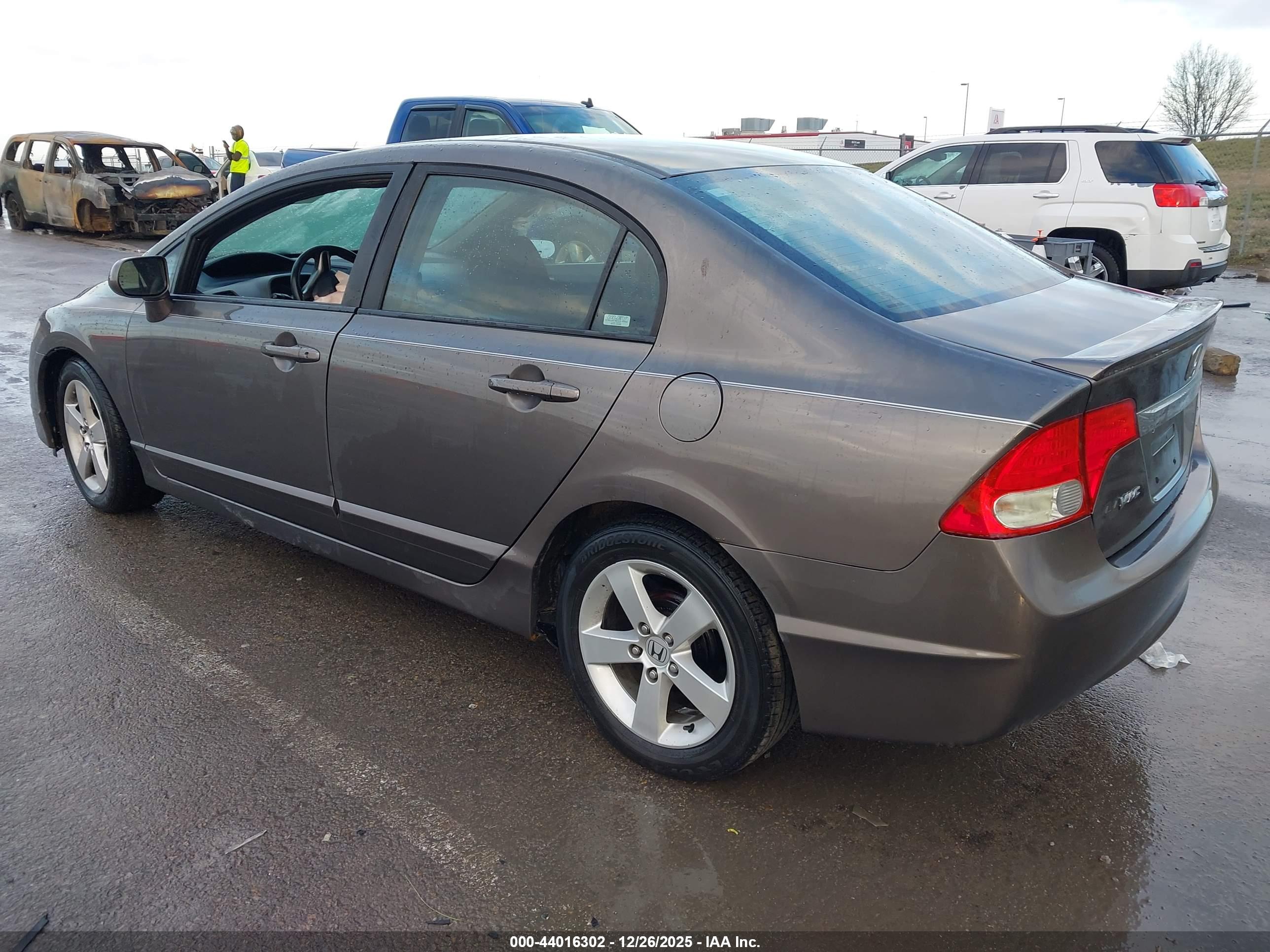HONDA CIVIC image 3