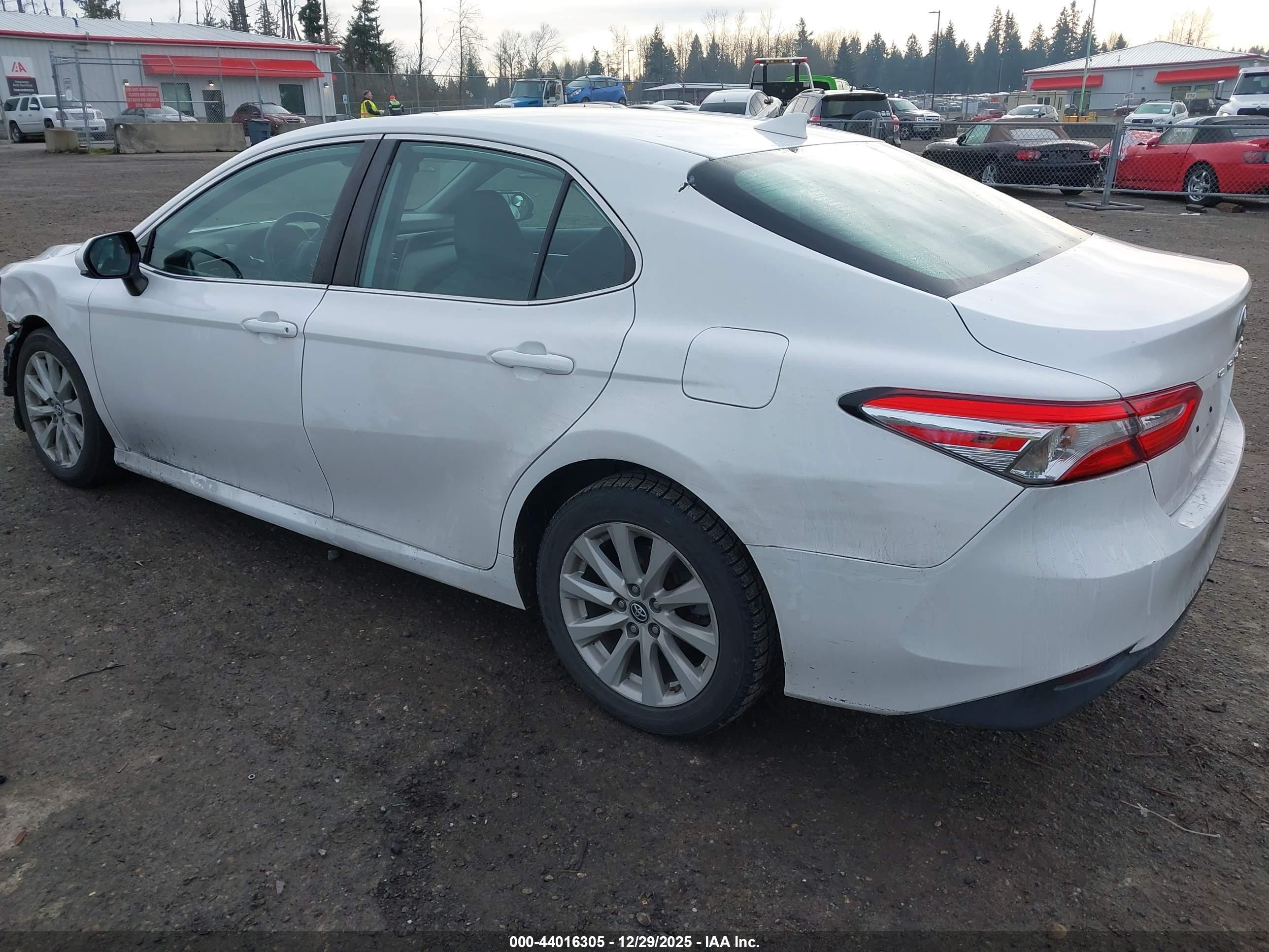 TOYOTA CAMRY image 3