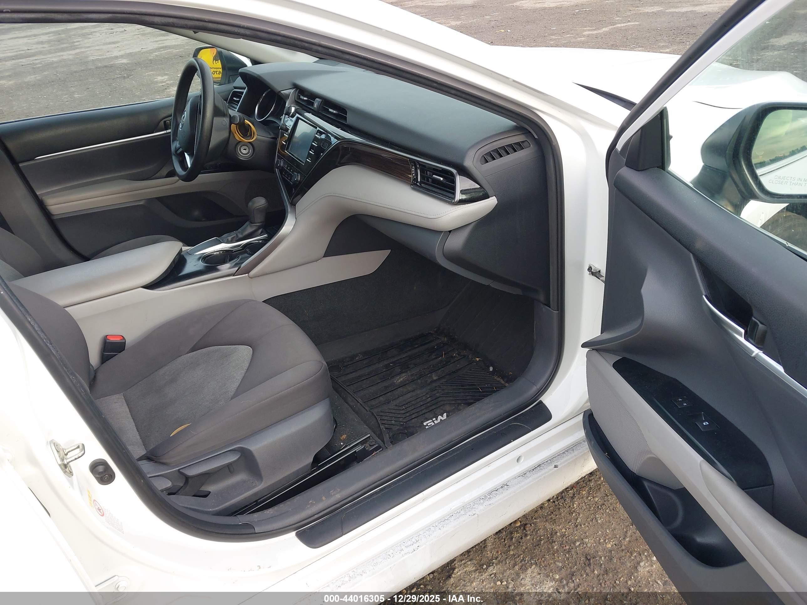 TOYOTA CAMRY image 5
