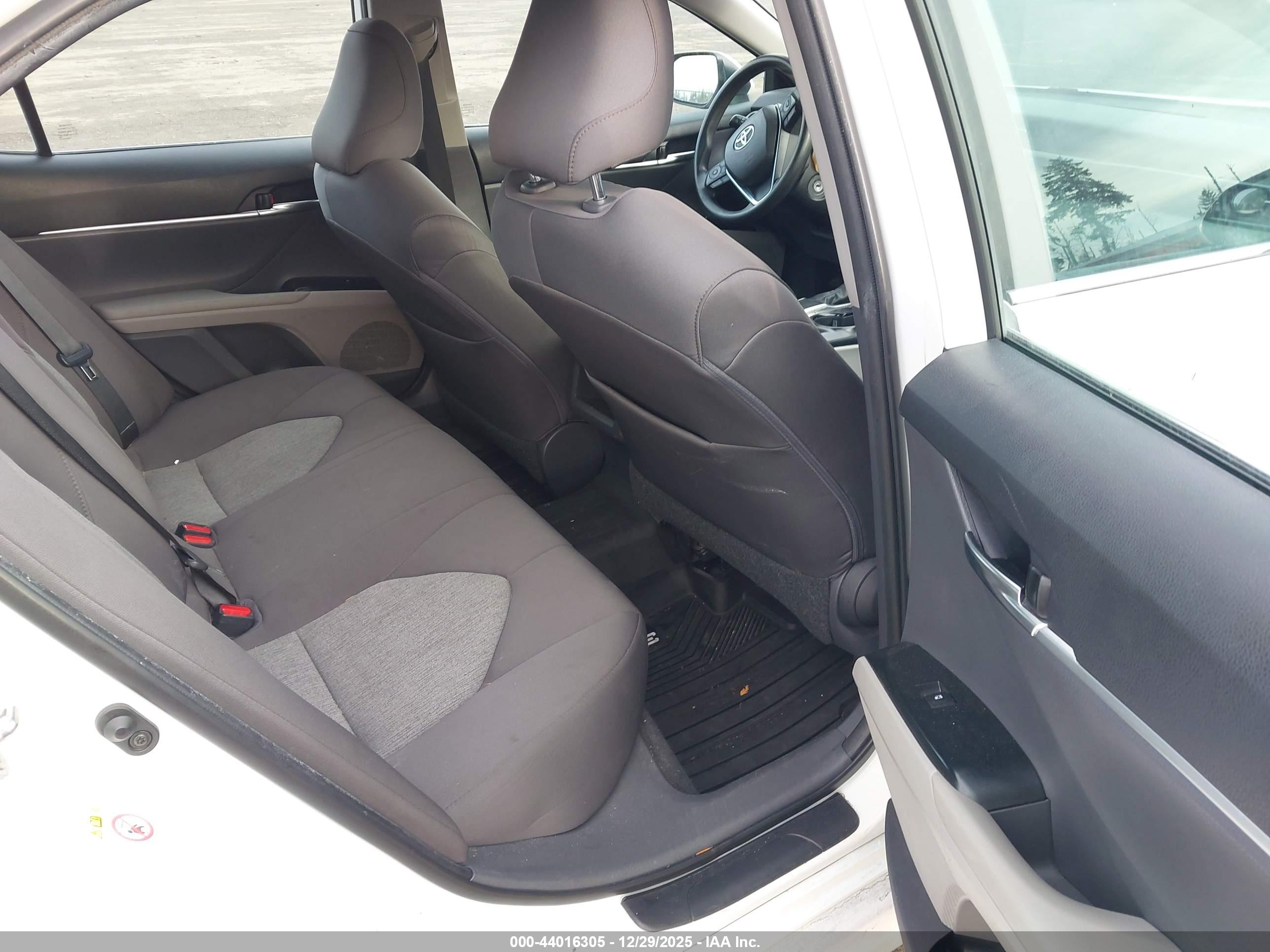 TOYOTA CAMRY image 8
