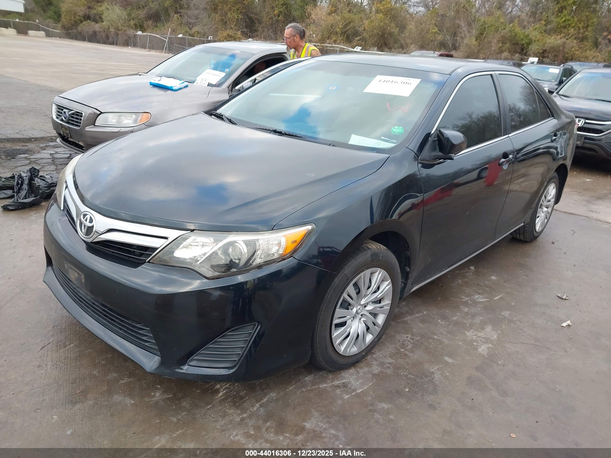 TOYOTA CAMRY image 2