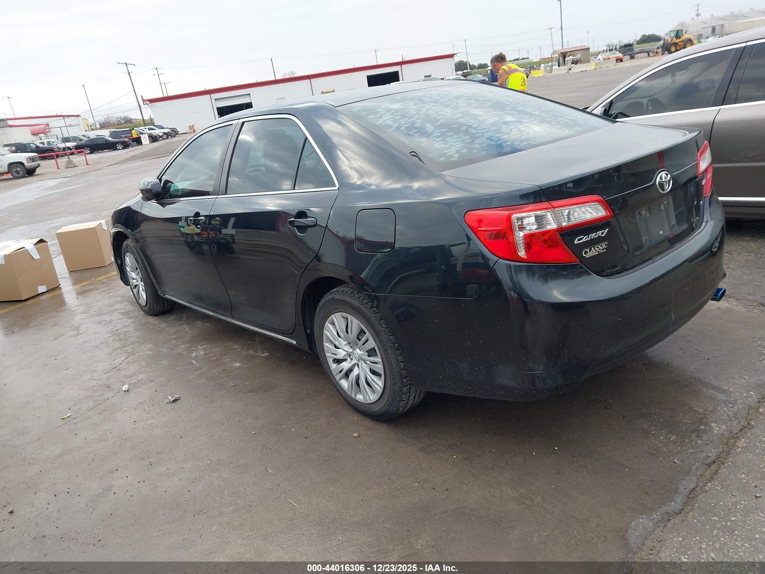 TOYOTA CAMRY image 3