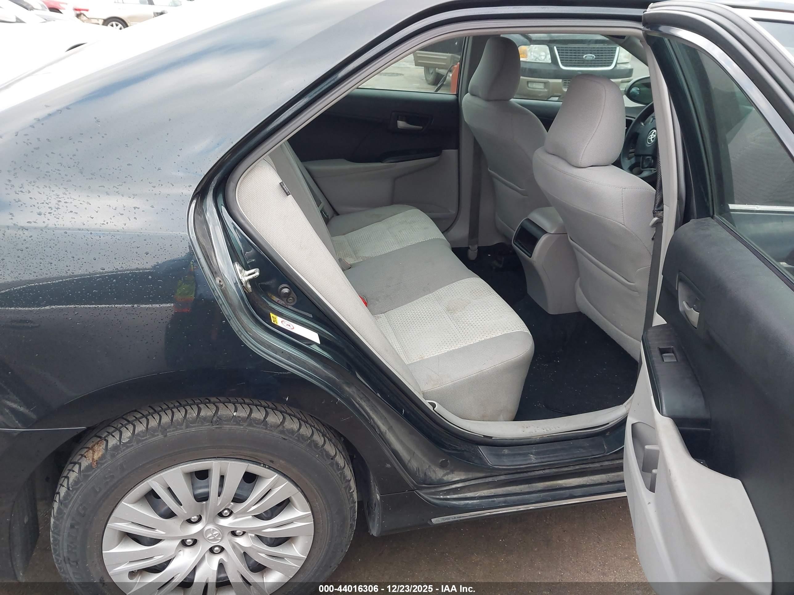 TOYOTA CAMRY image 8