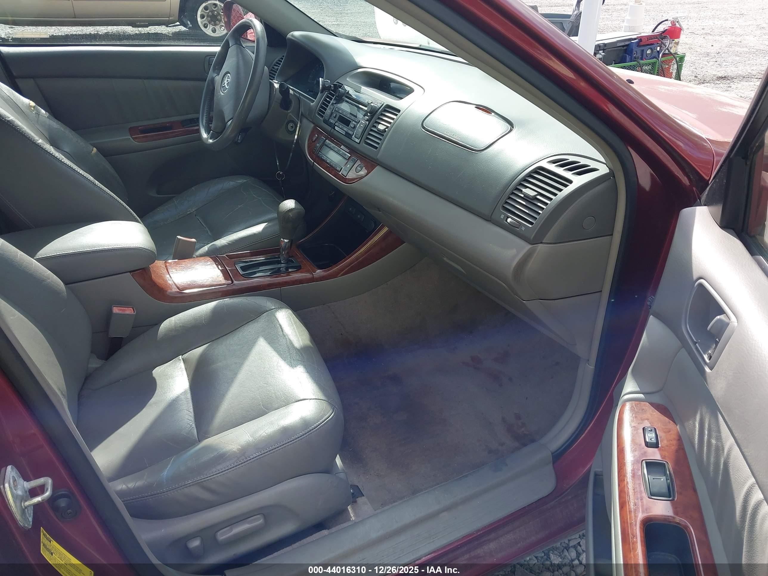 TOYOTA CAMRY image 5