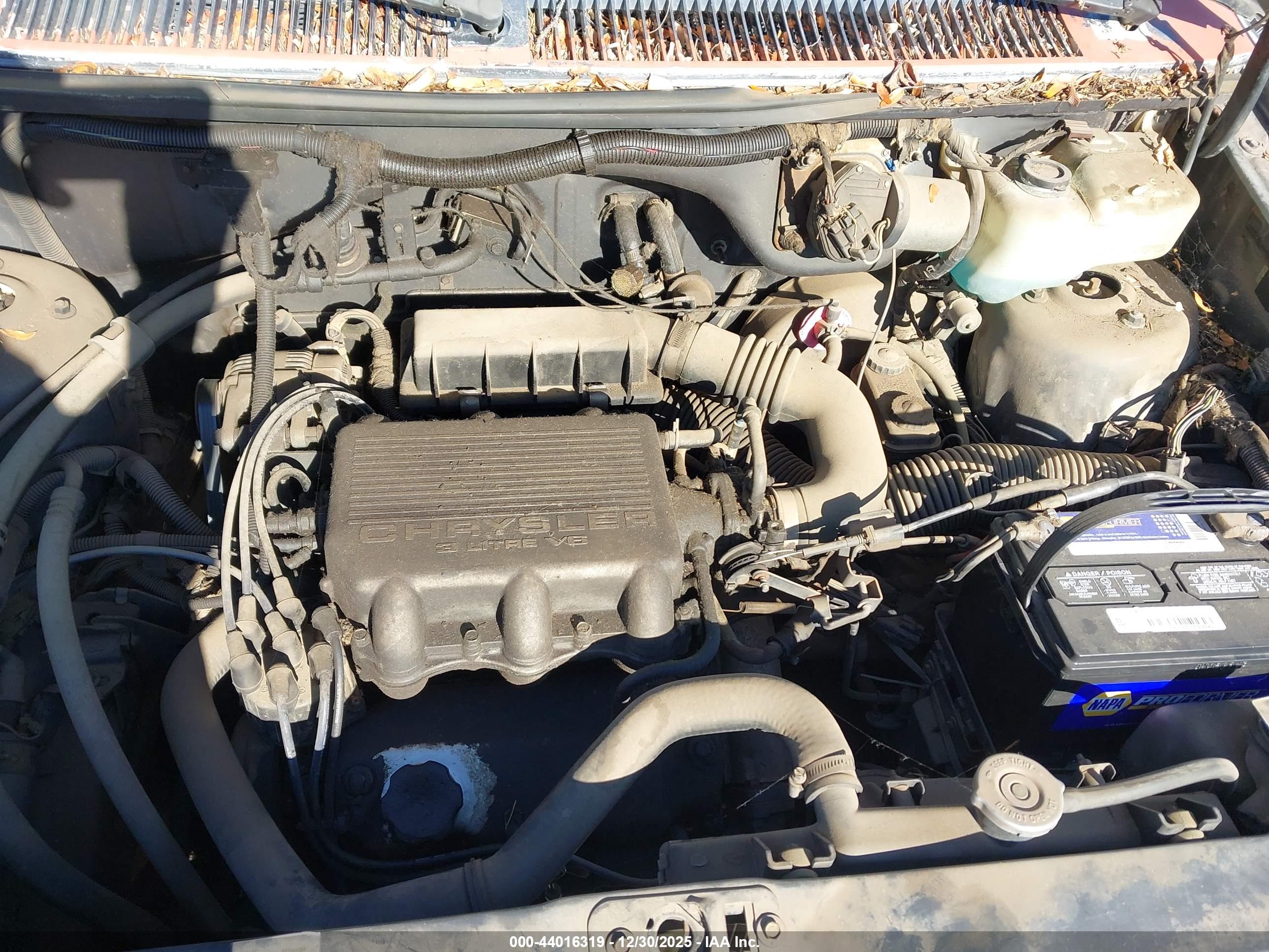 PLYMOUTH VOYAGER image 10