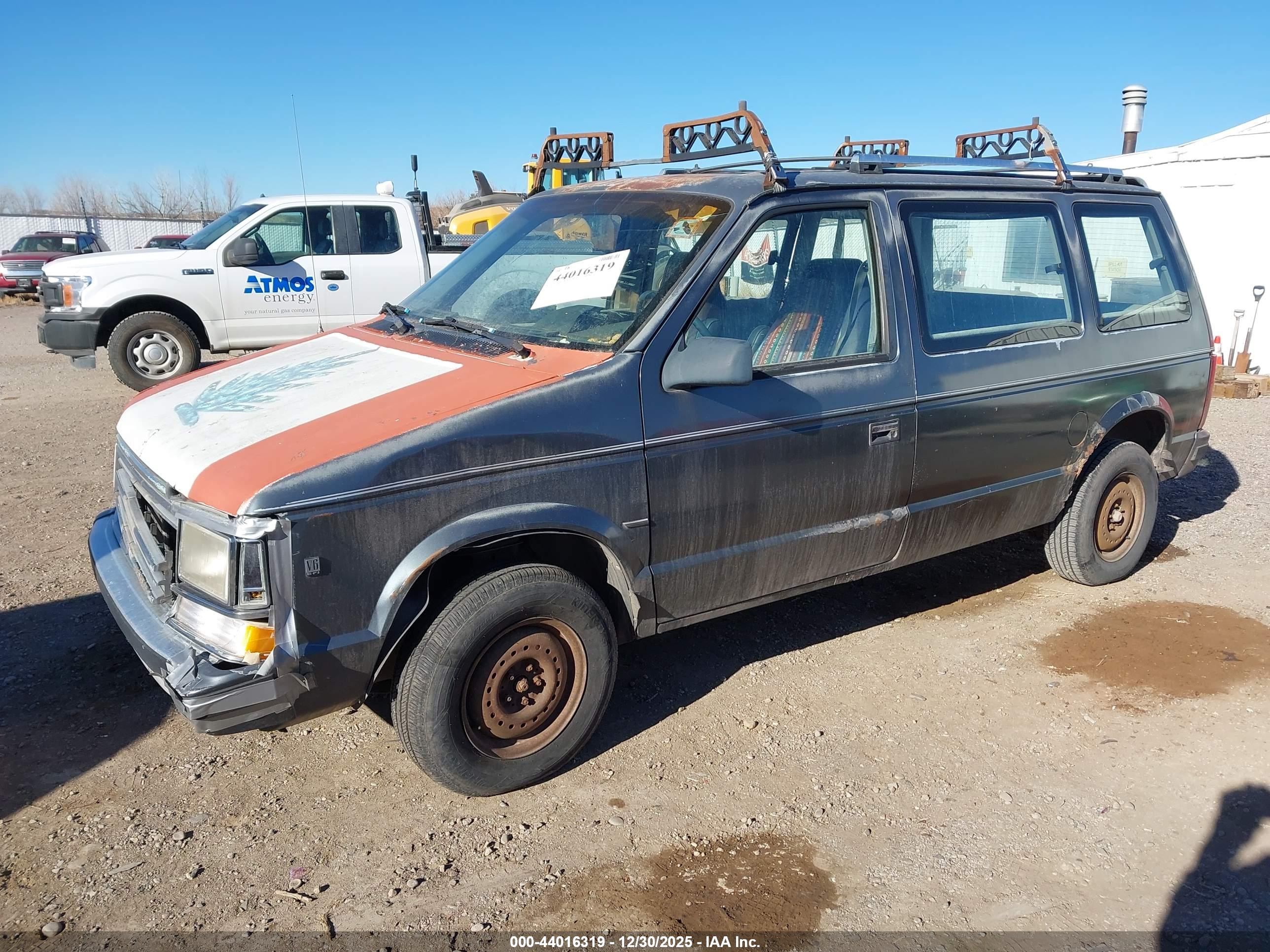PLYMOUTH VOYAGER image 2