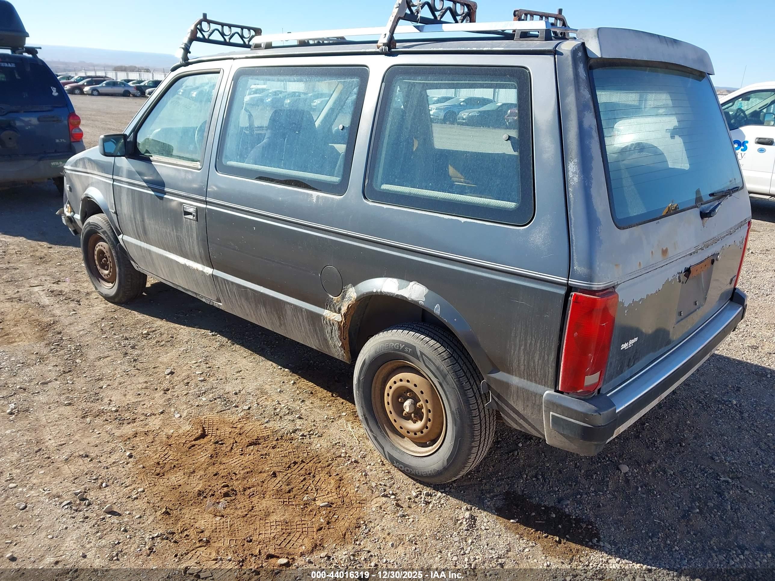 PLYMOUTH VOYAGER image 3