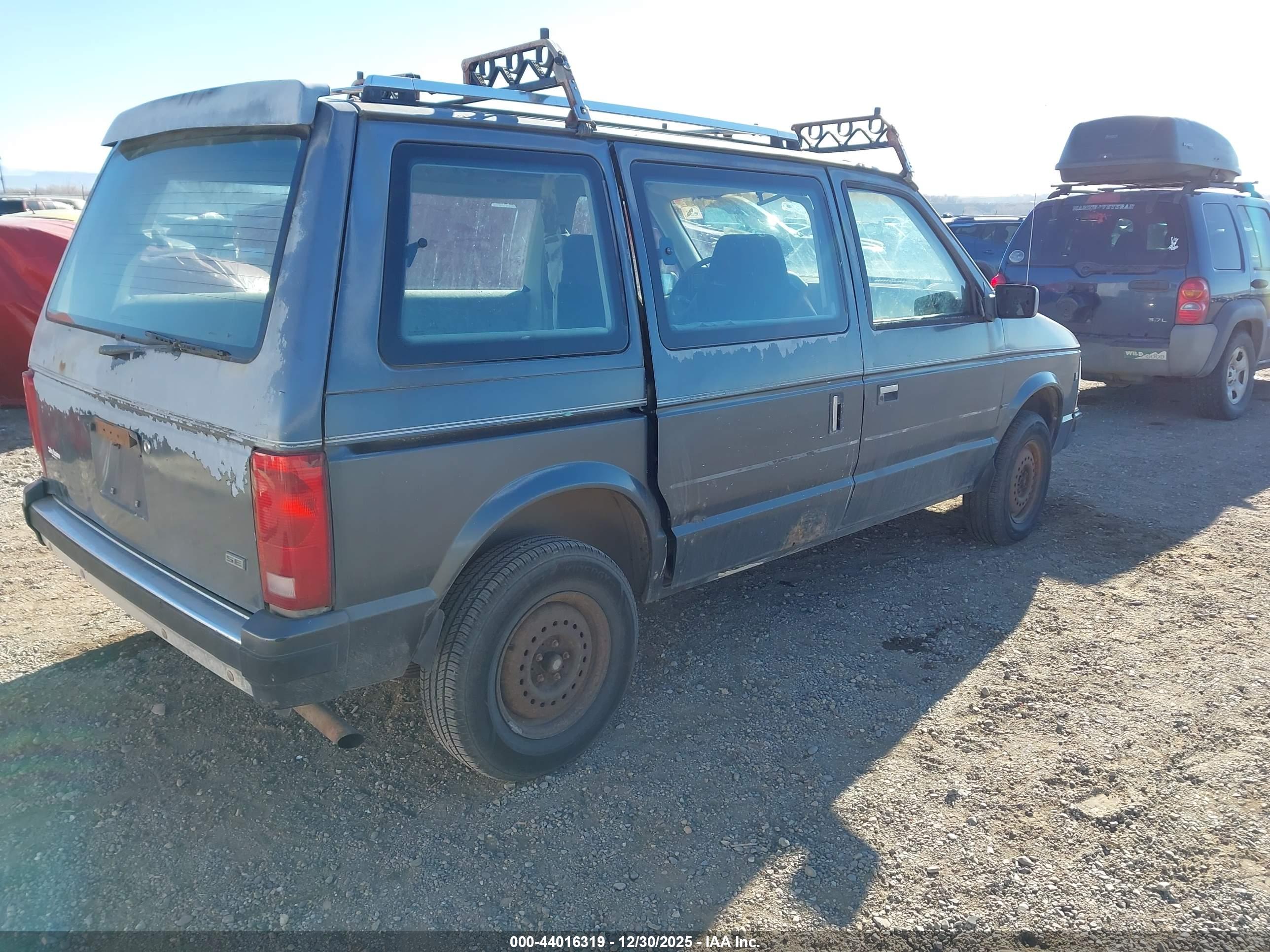 PLYMOUTH VOYAGER image 4