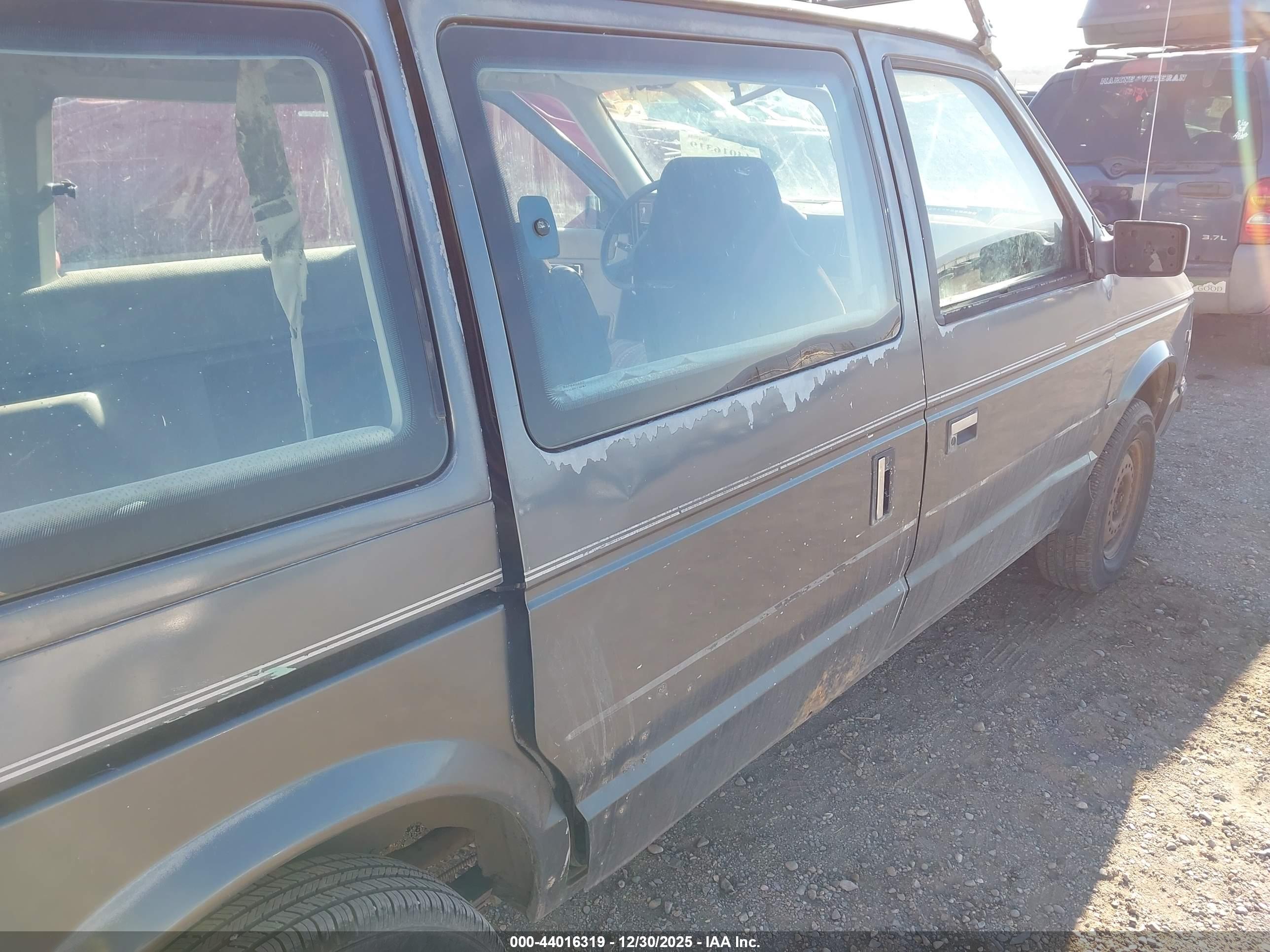 PLYMOUTH VOYAGER image 6
