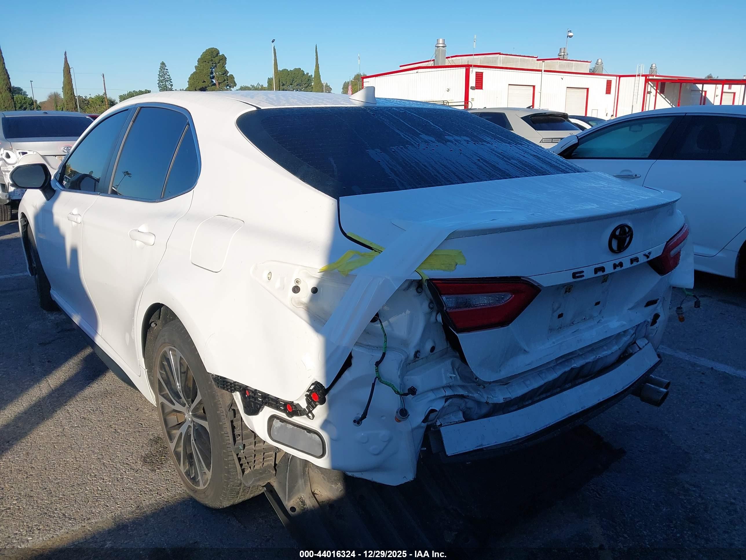TOYOTA CAMRY image 3