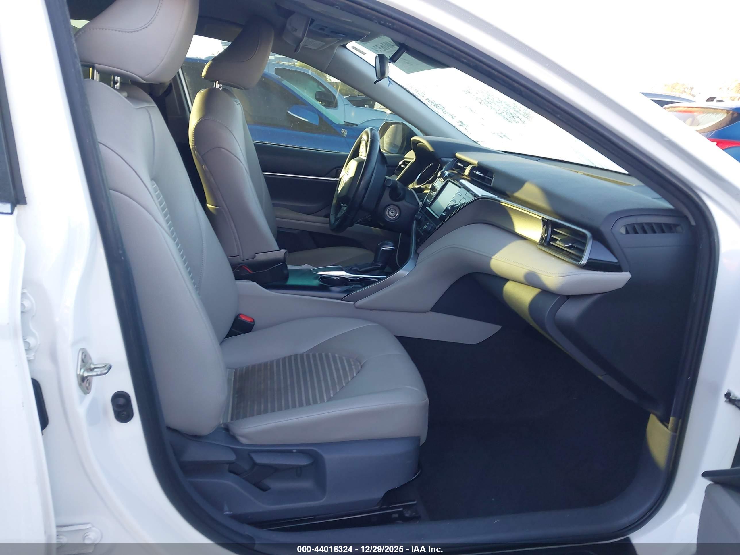 TOYOTA CAMRY image 5