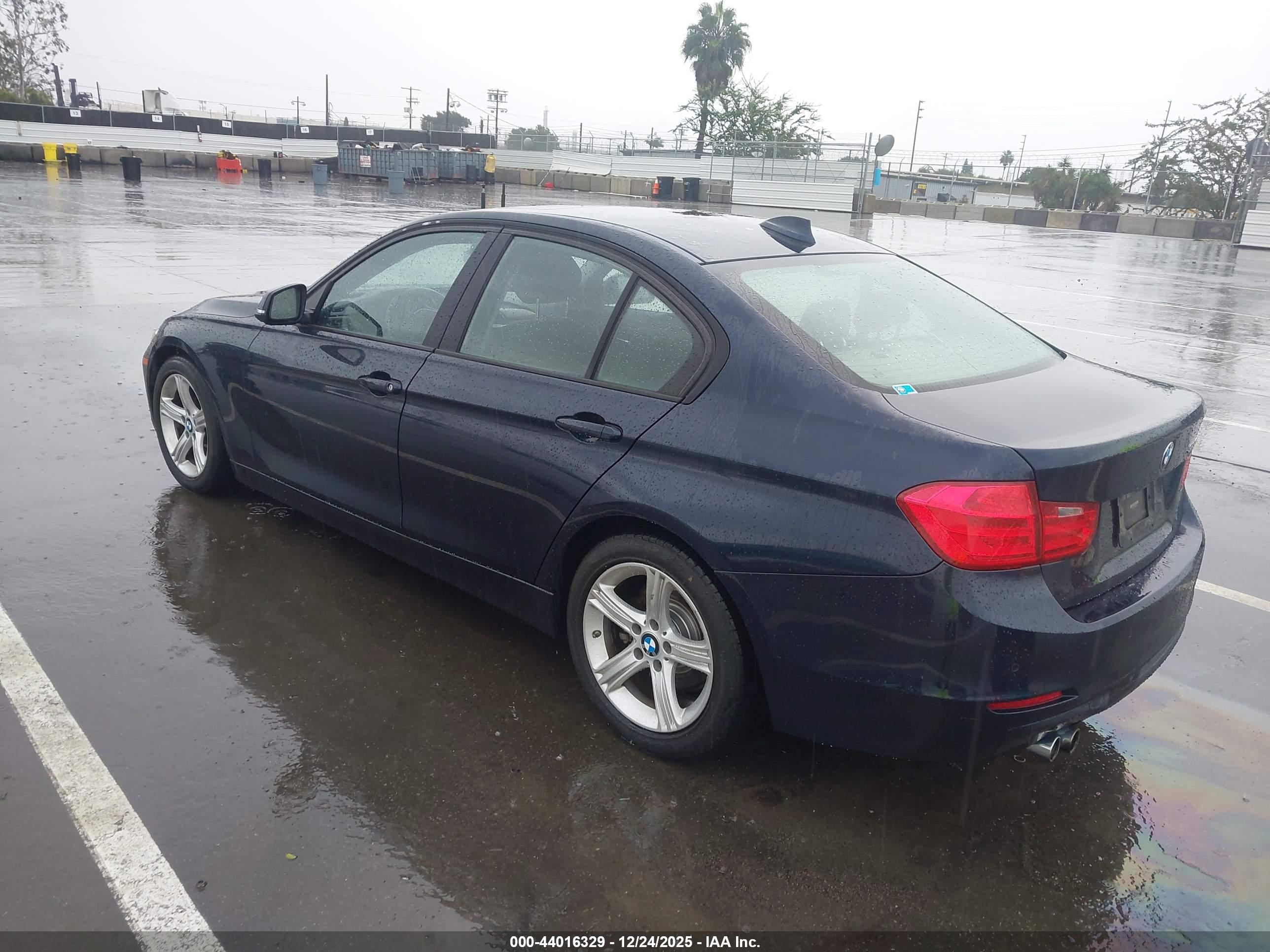 BMW 328I image 3