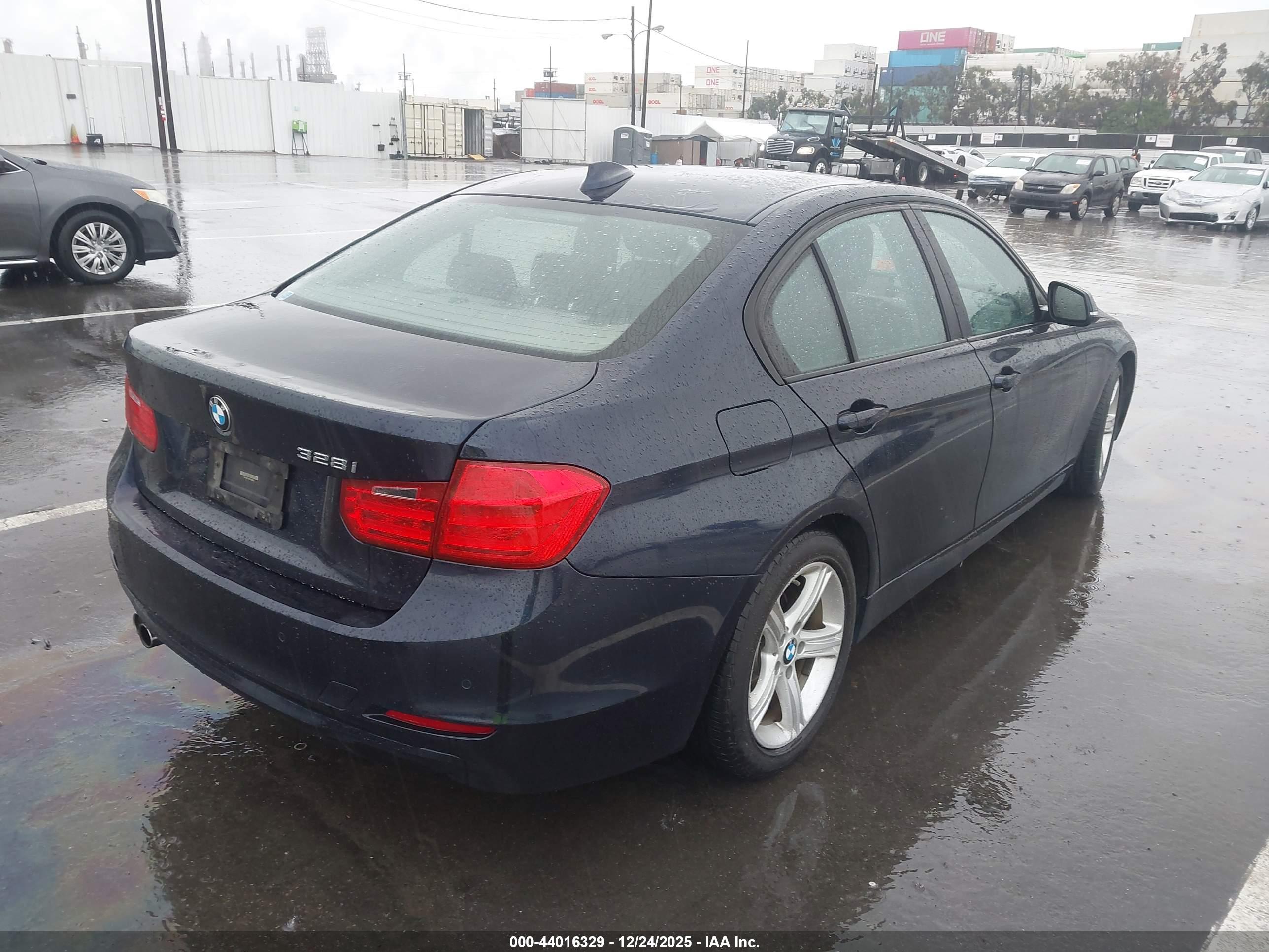 BMW 328I image 4