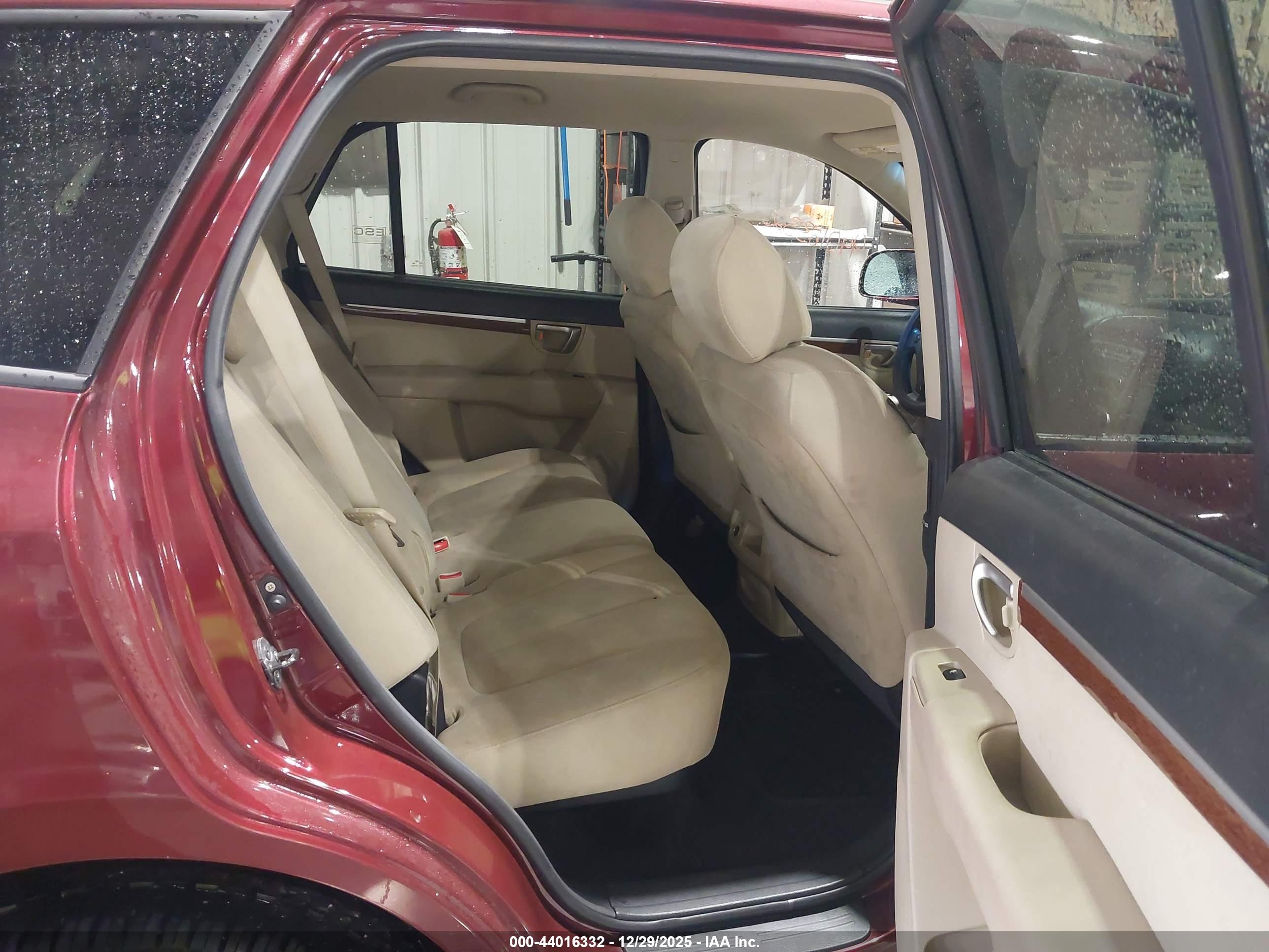 HYUNDAI SANTA image 8