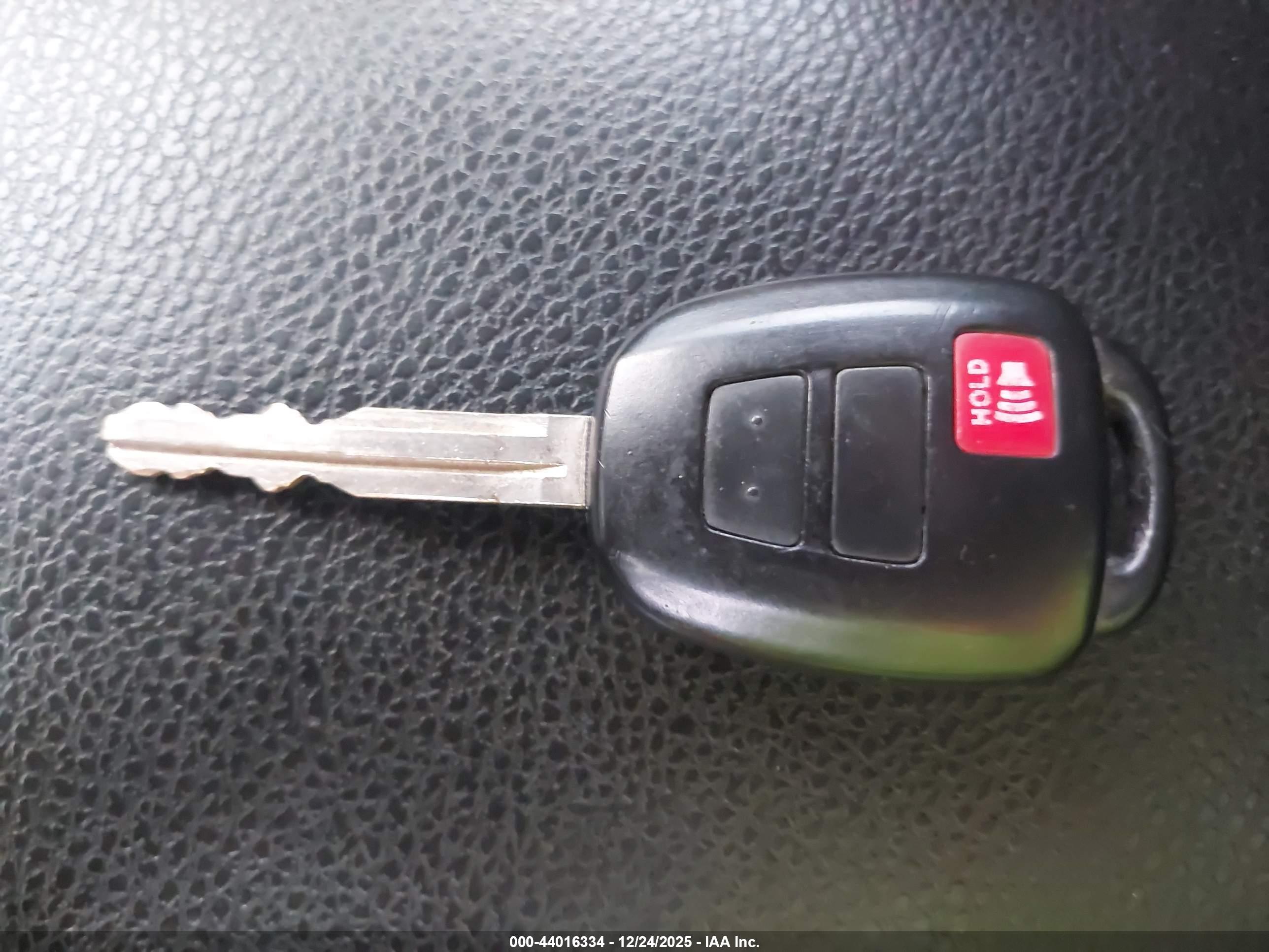 TOYOTA RAV4 image 11