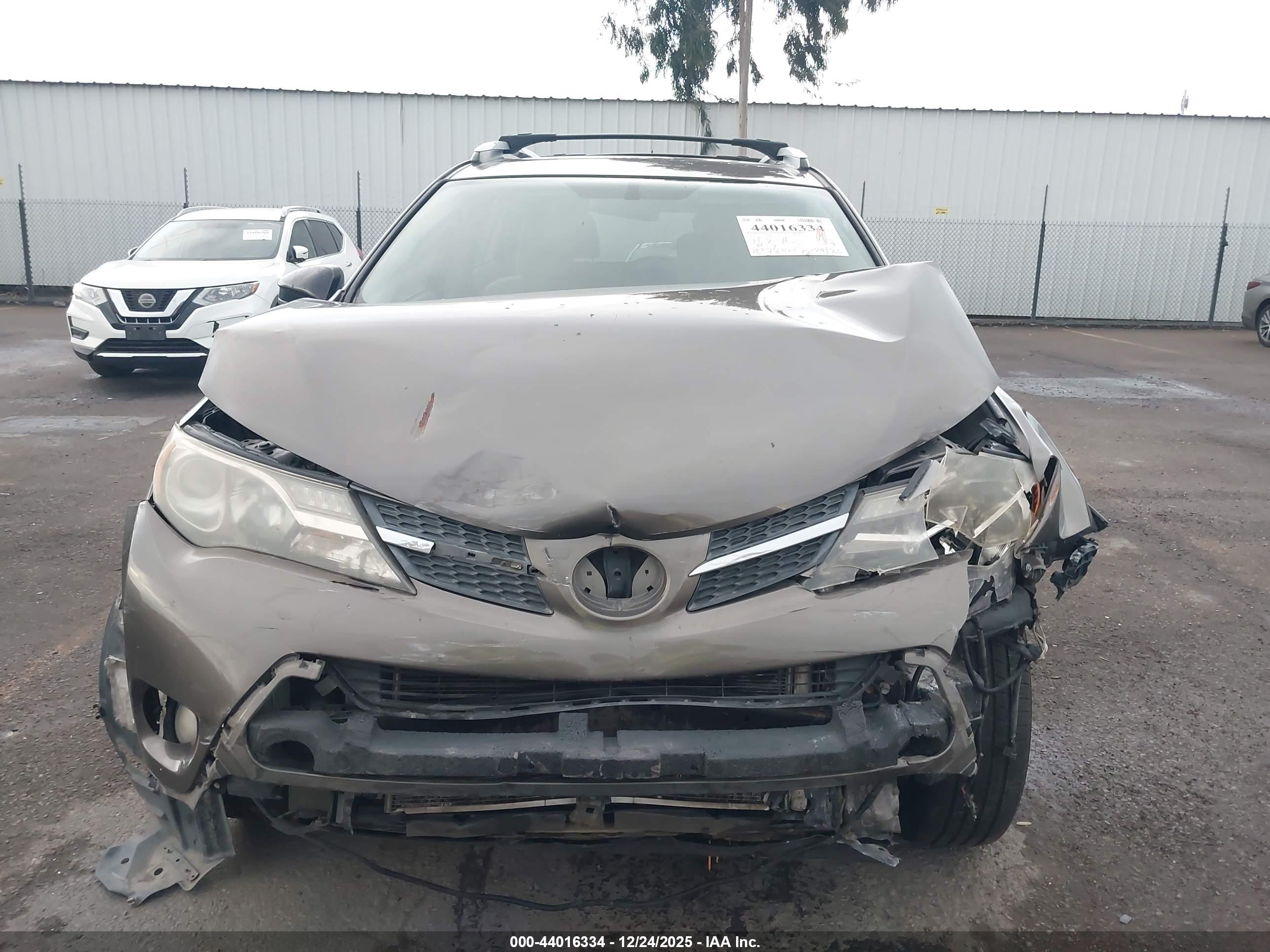 TOYOTA RAV4 image 6