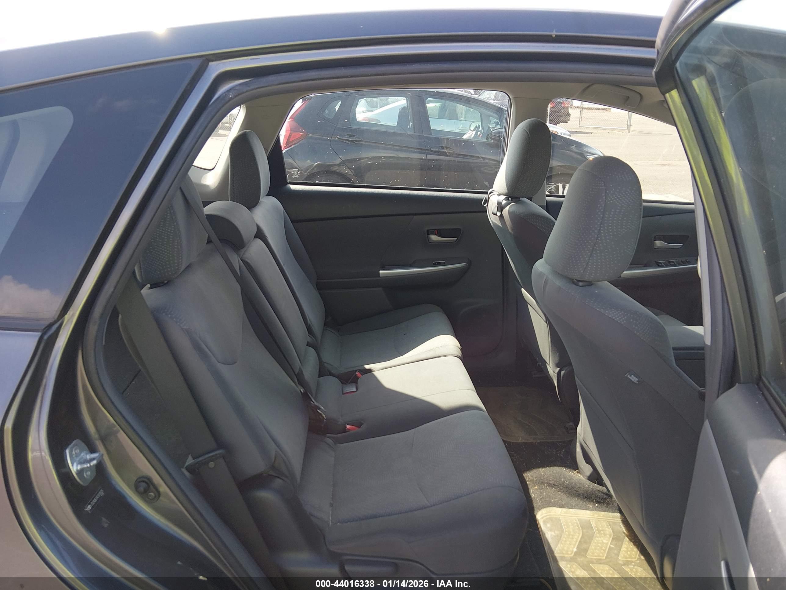 TOYOTA PRIUS image 8