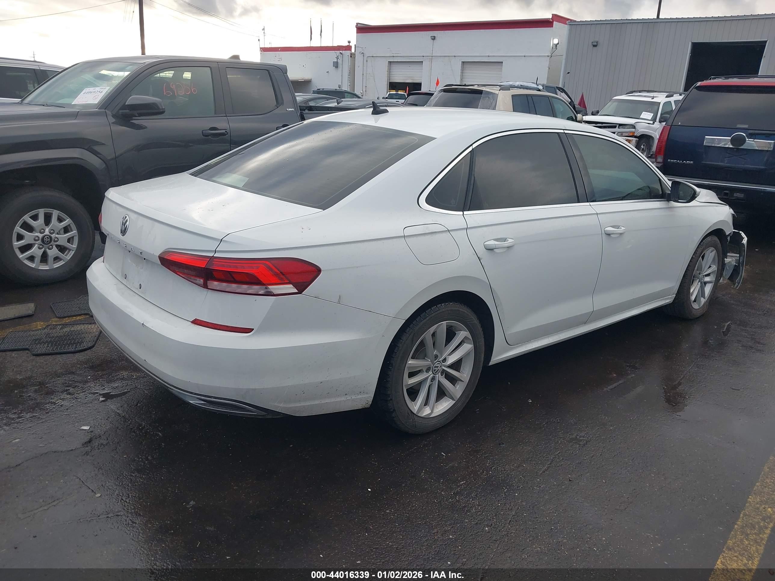VOLKSWAGEN PASSAT image 4