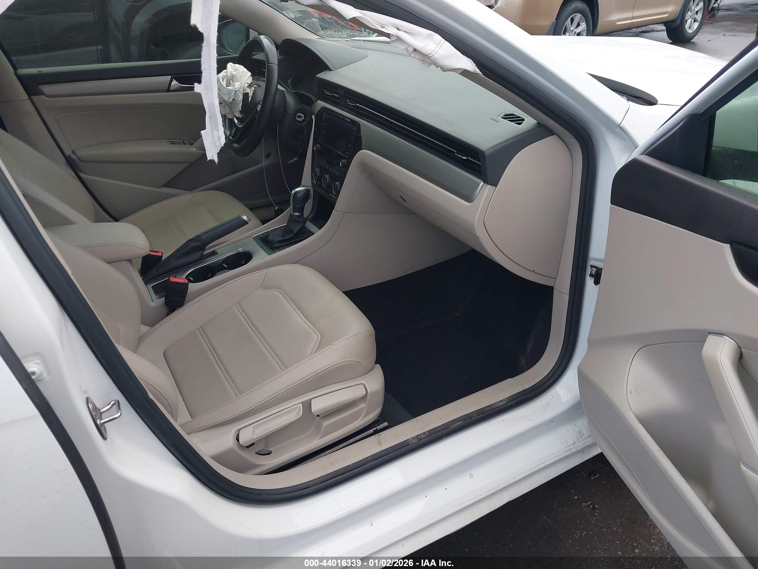 VOLKSWAGEN PASSAT image 5