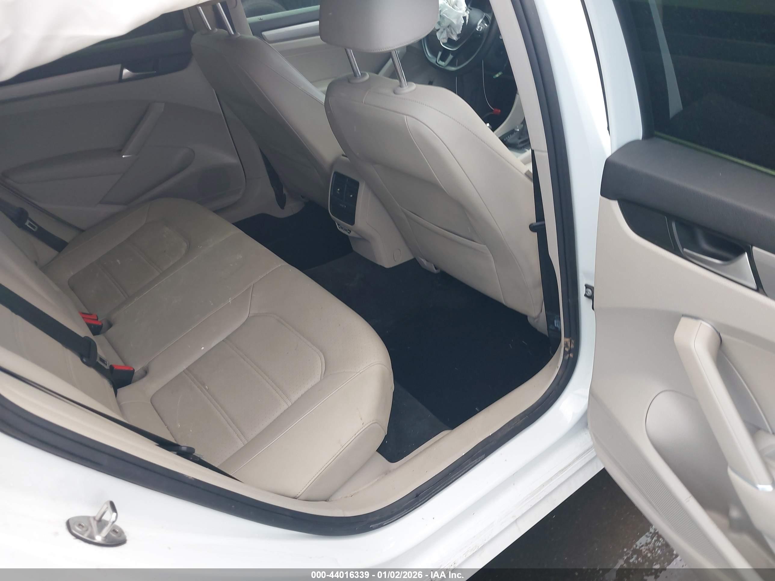 VOLKSWAGEN PASSAT image 8