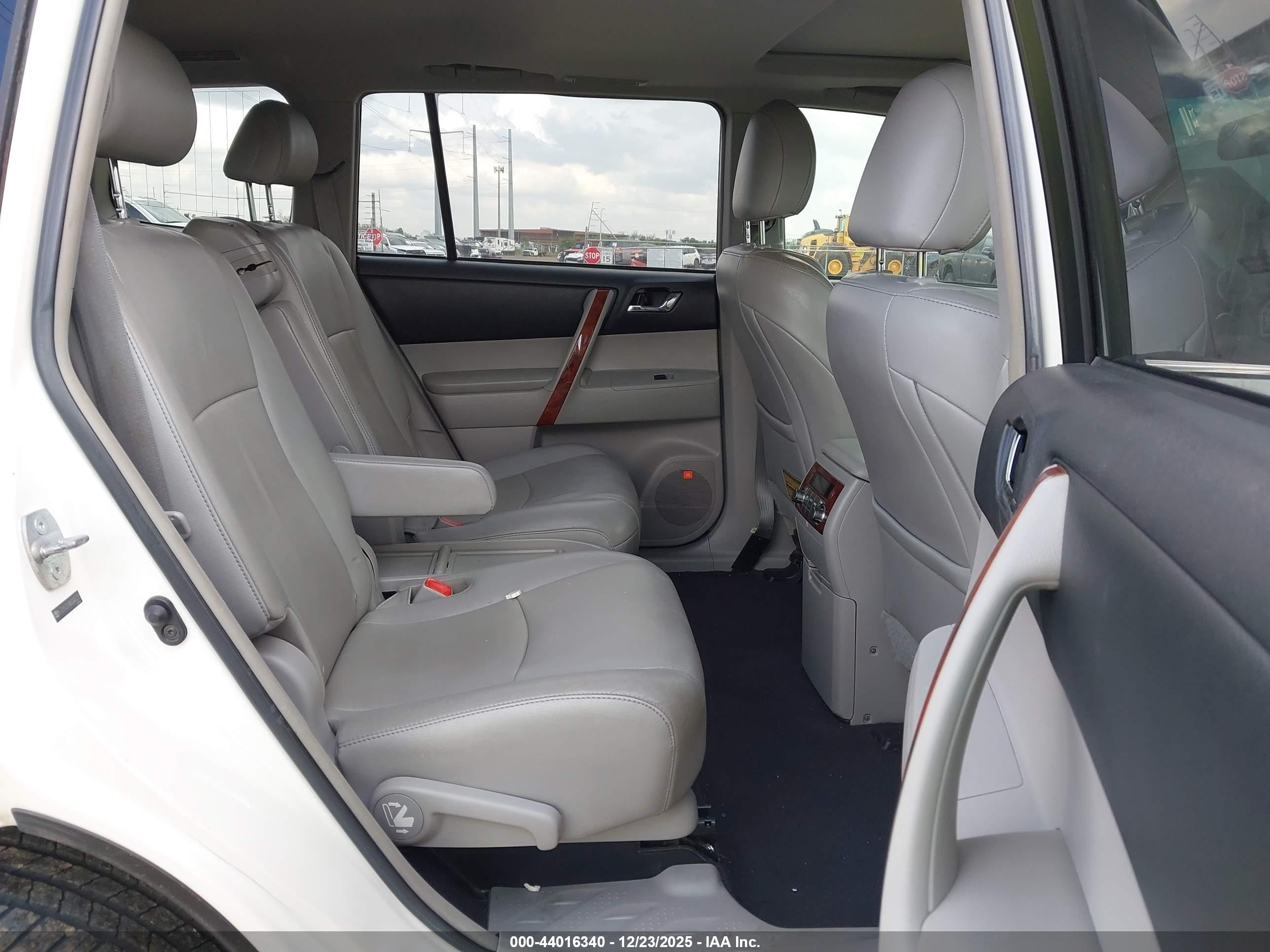 TOYOTA HIGHLANDER image 8