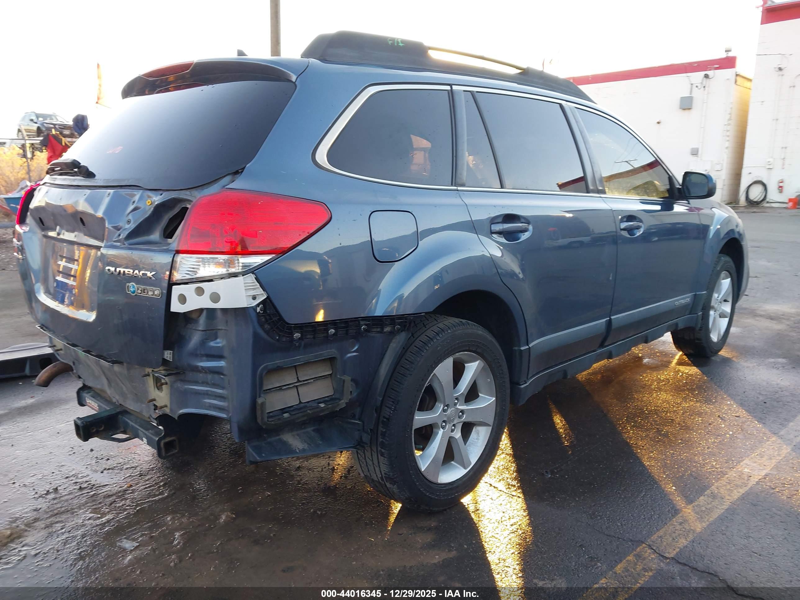 SUBARU OUTBACK image 4