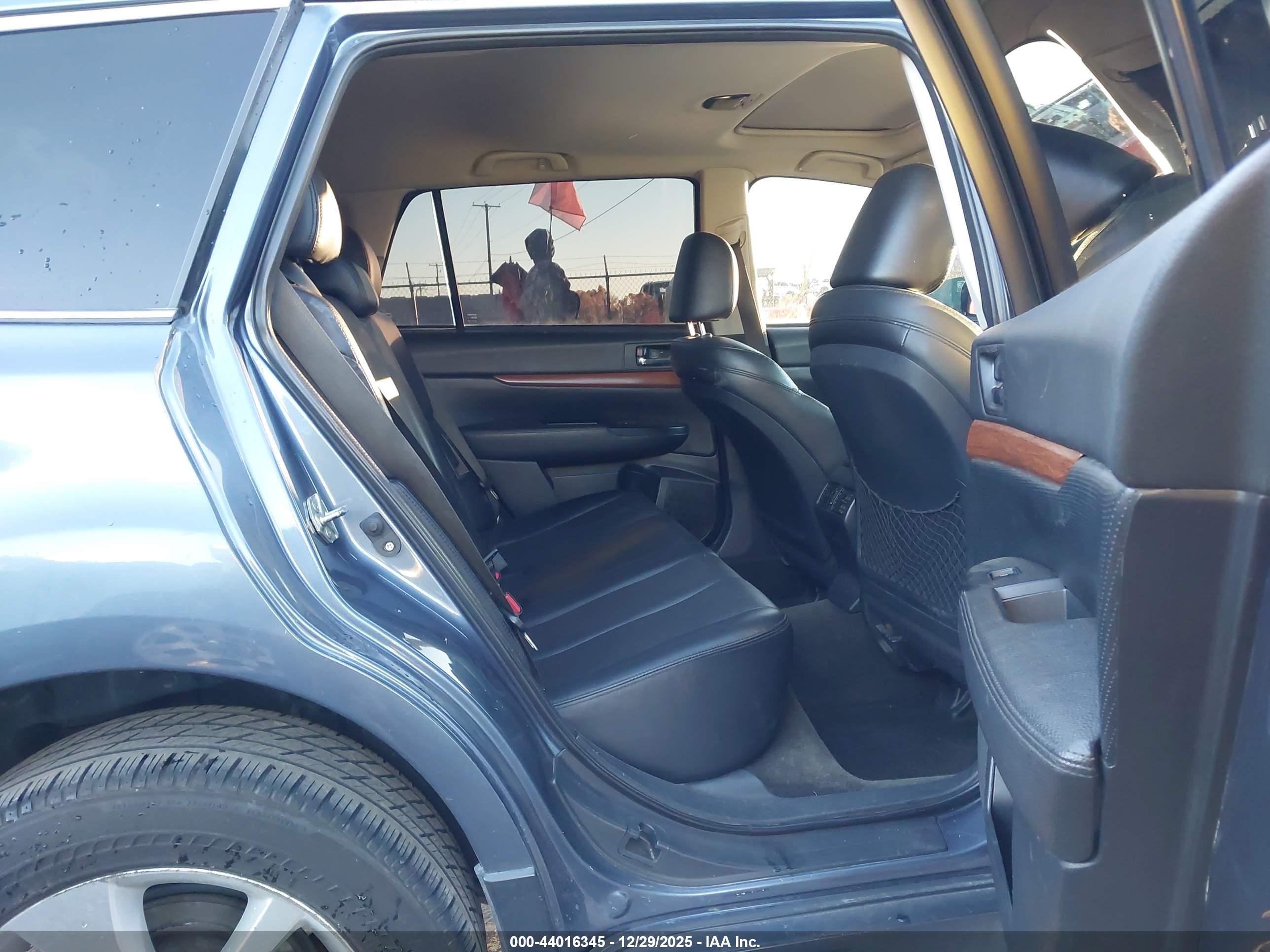 SUBARU OUTBACK image 8