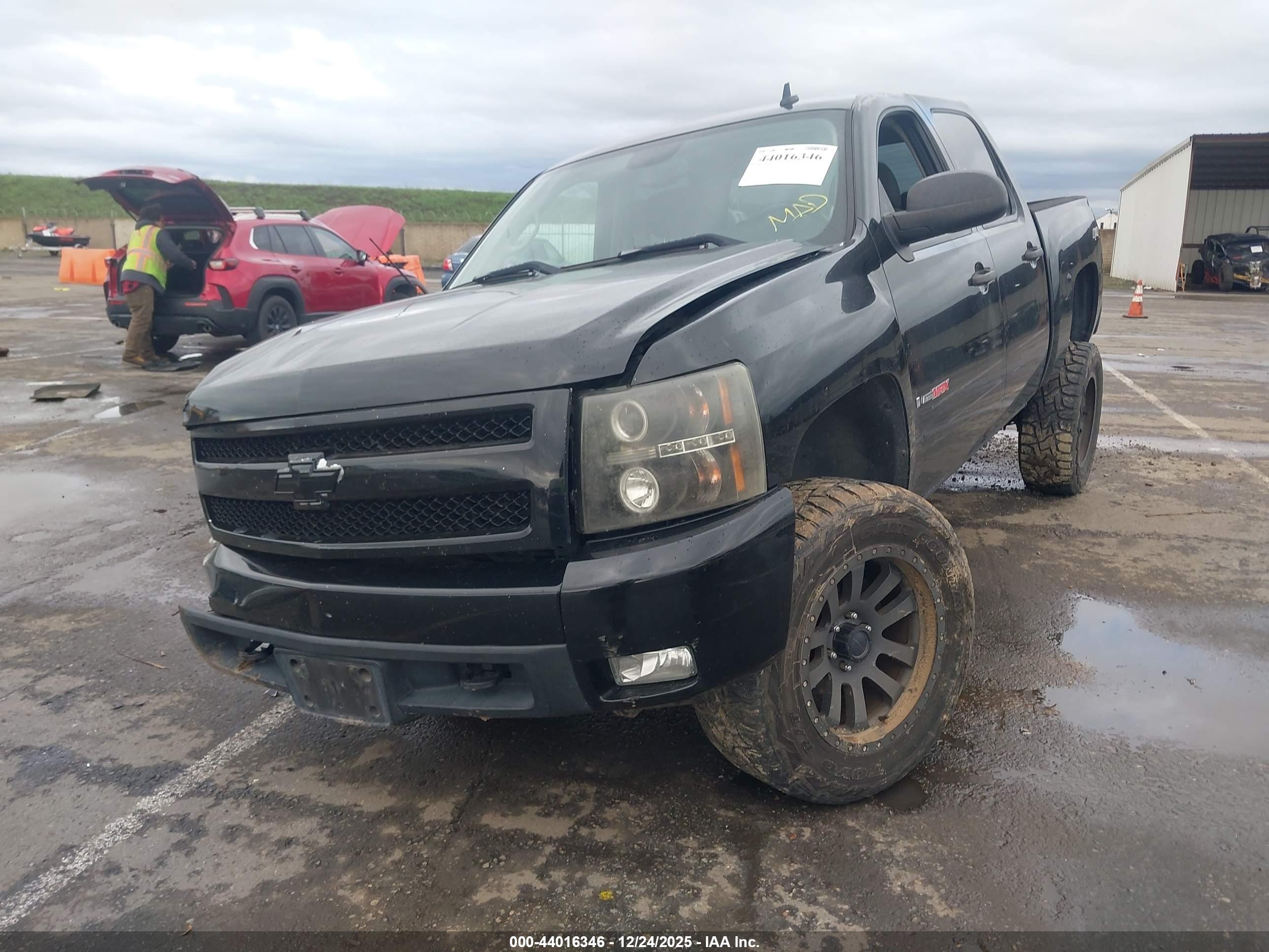 CHEVROLET SILVERADO image 2