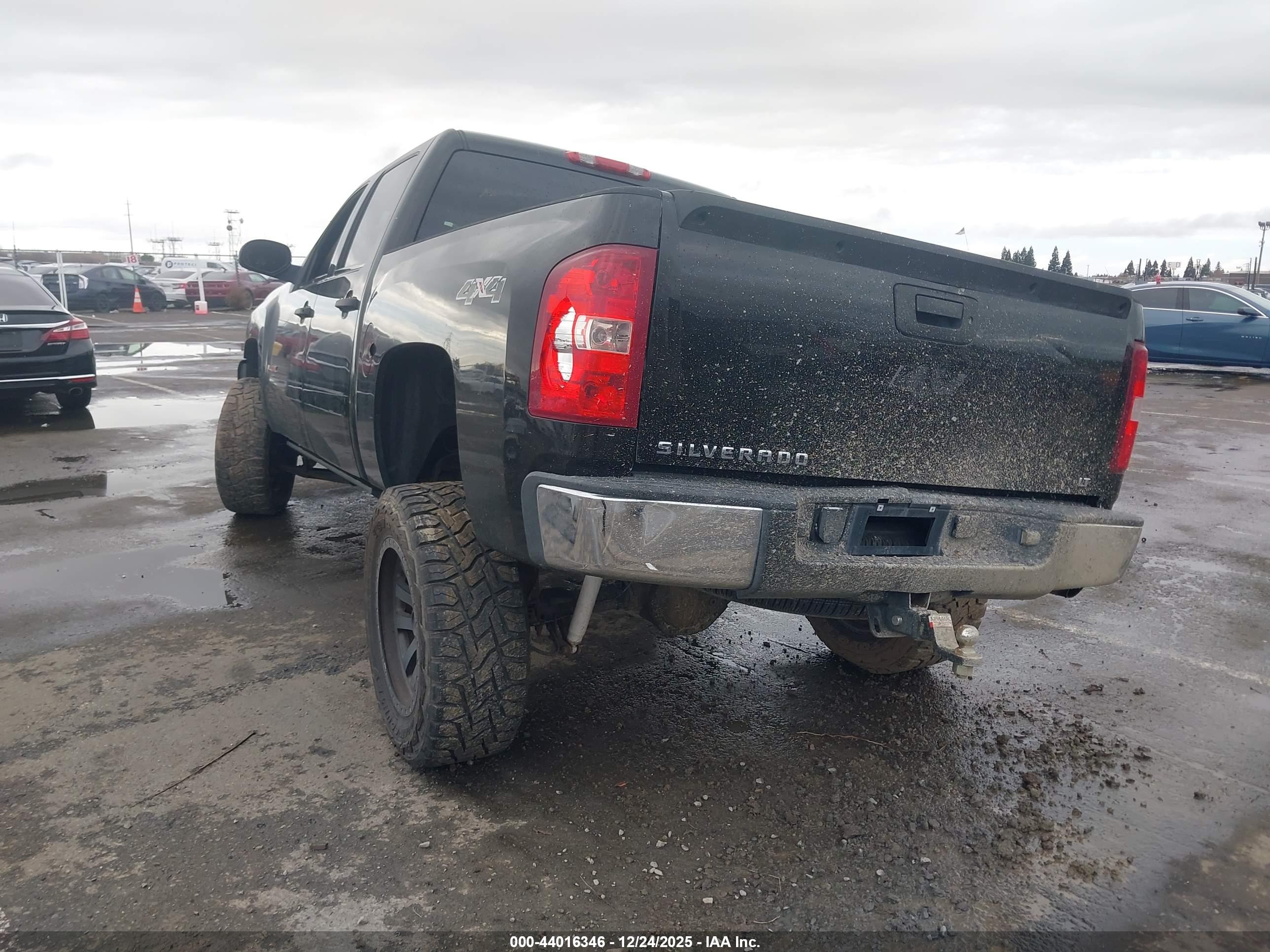 CHEVROLET SILVERADO image 3
