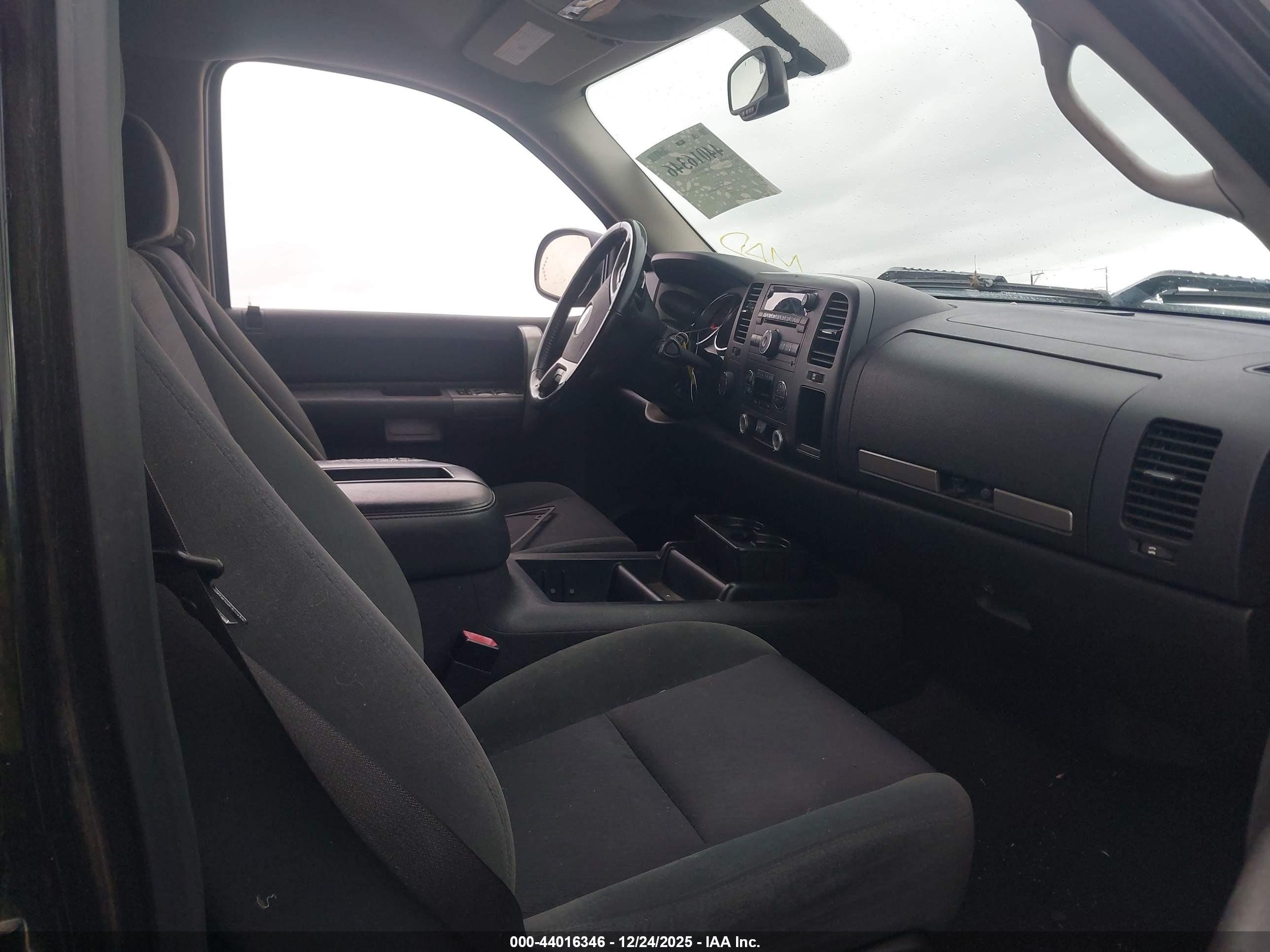 CHEVROLET SILVERADO image 5