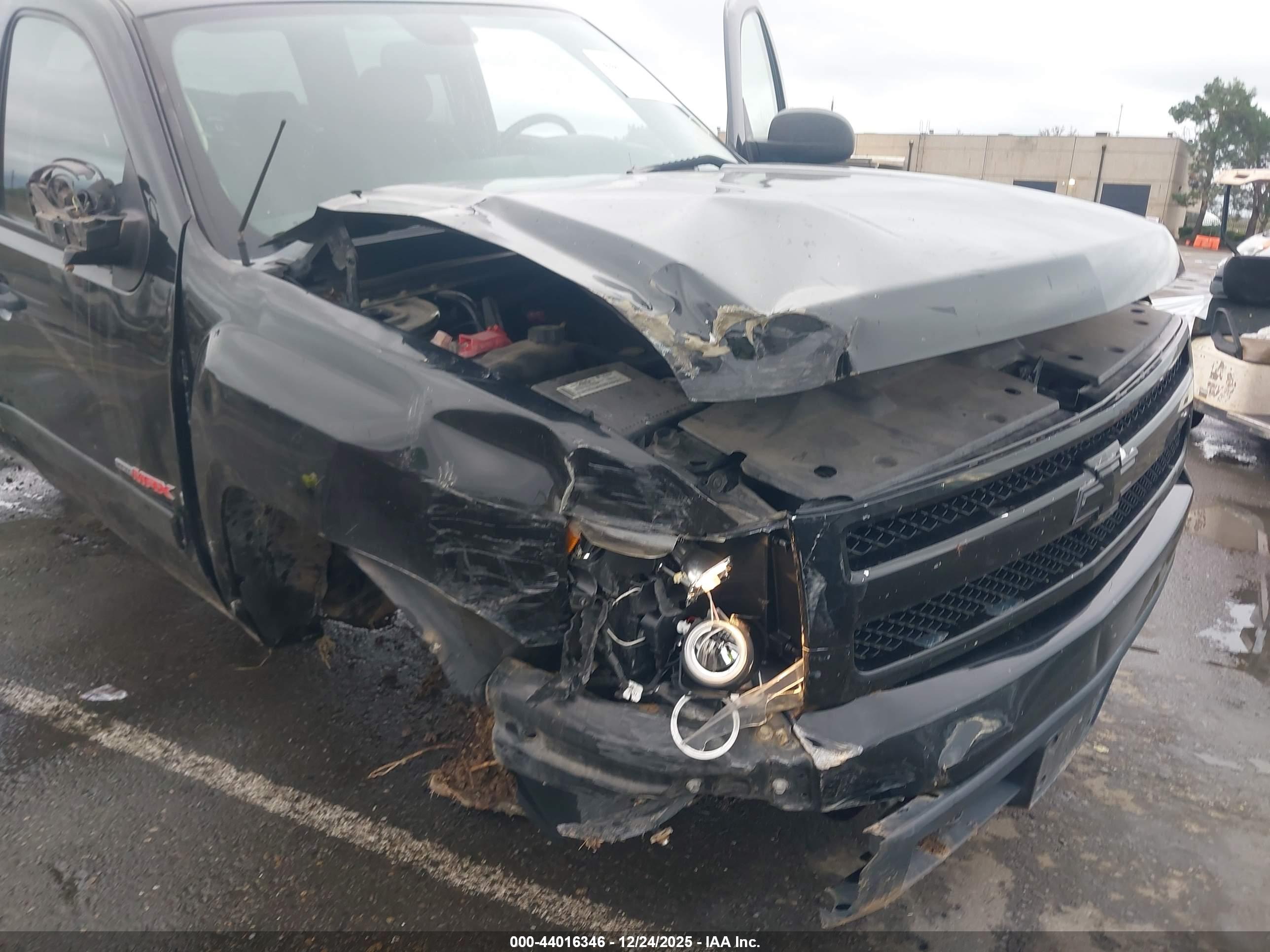 CHEVROLET SILVERADO image 6