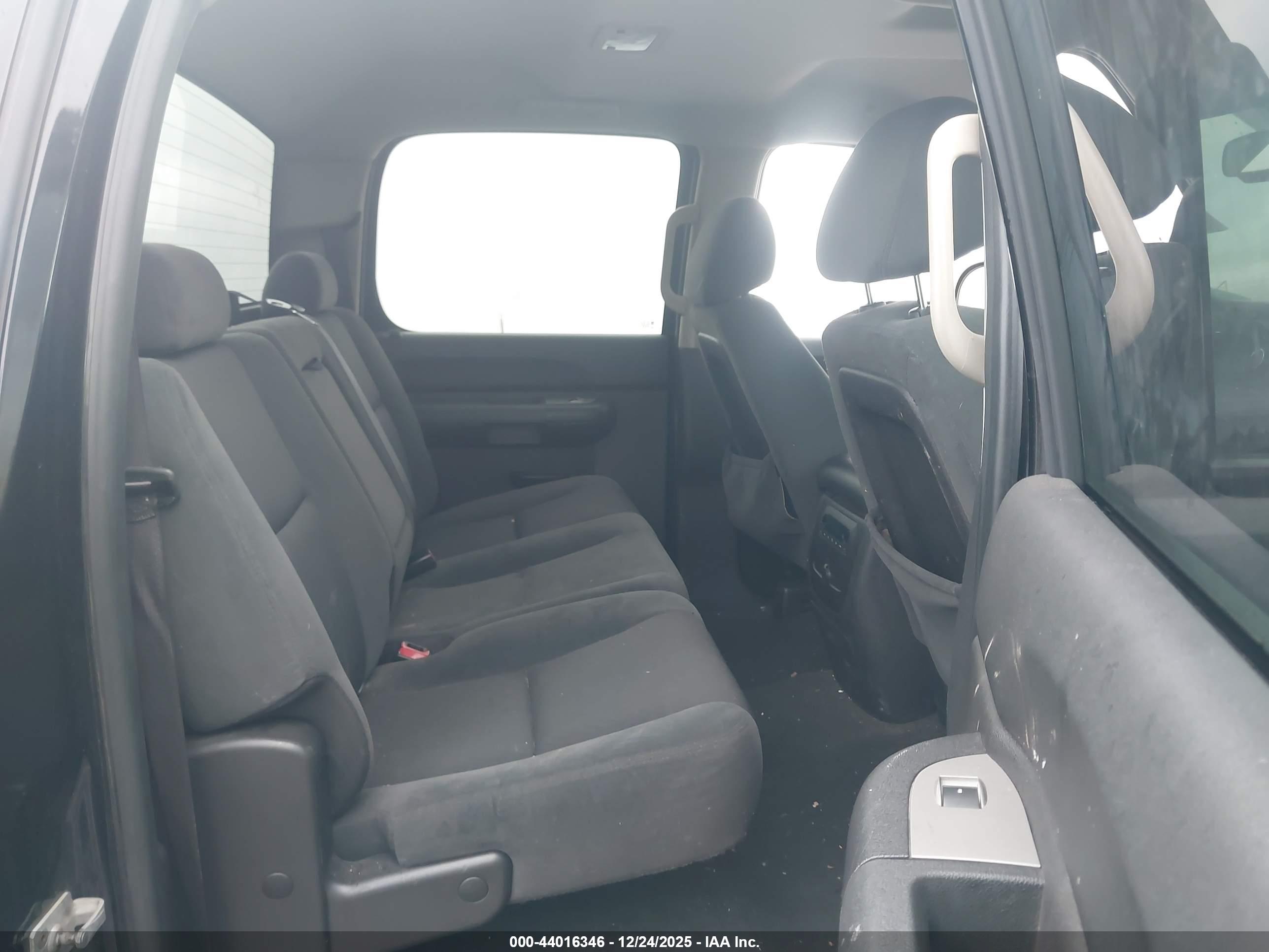 CHEVROLET SILVERADO image 8