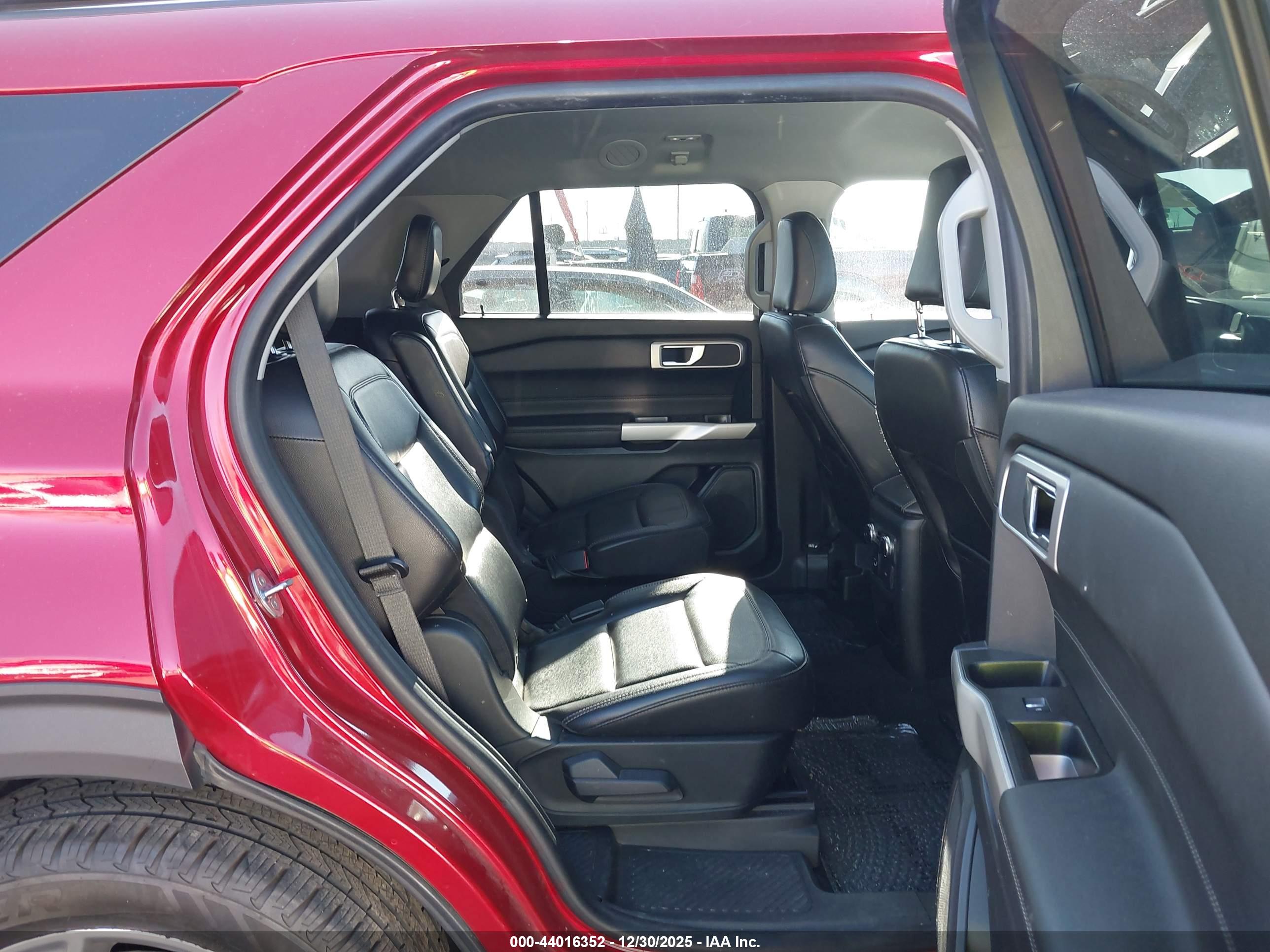 FORD EXPLORER image 8