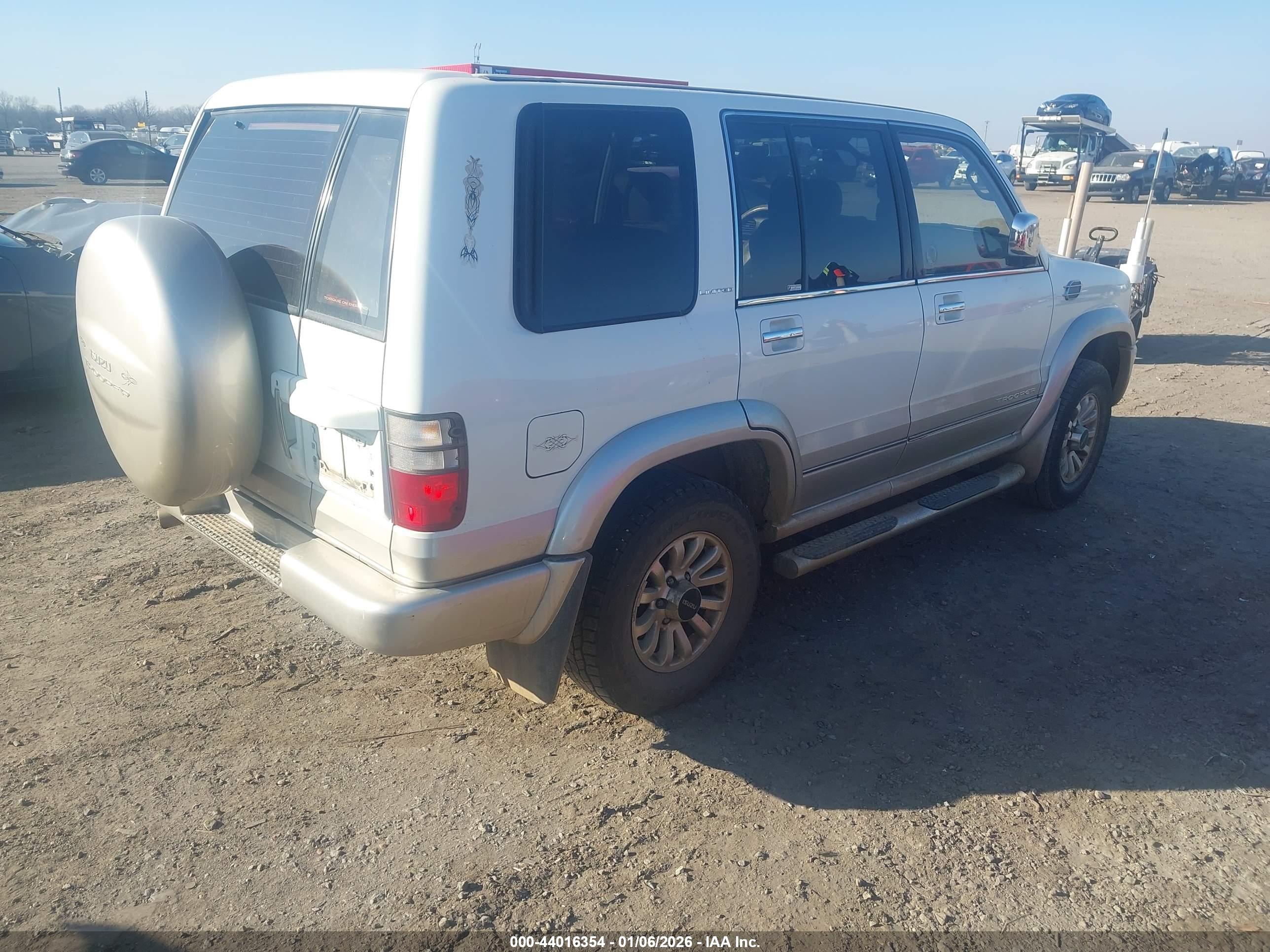 ISUZU TROOPER image 4
