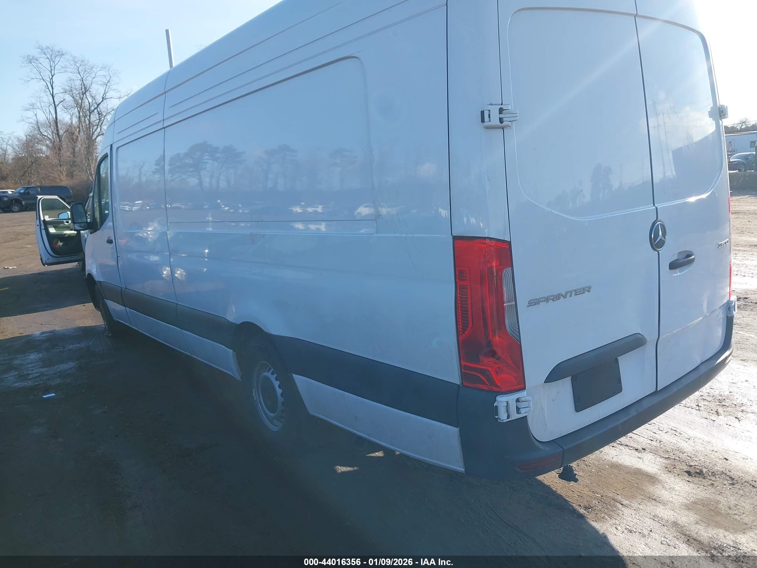 MERCEDES-BENZ SPRINTER image 3